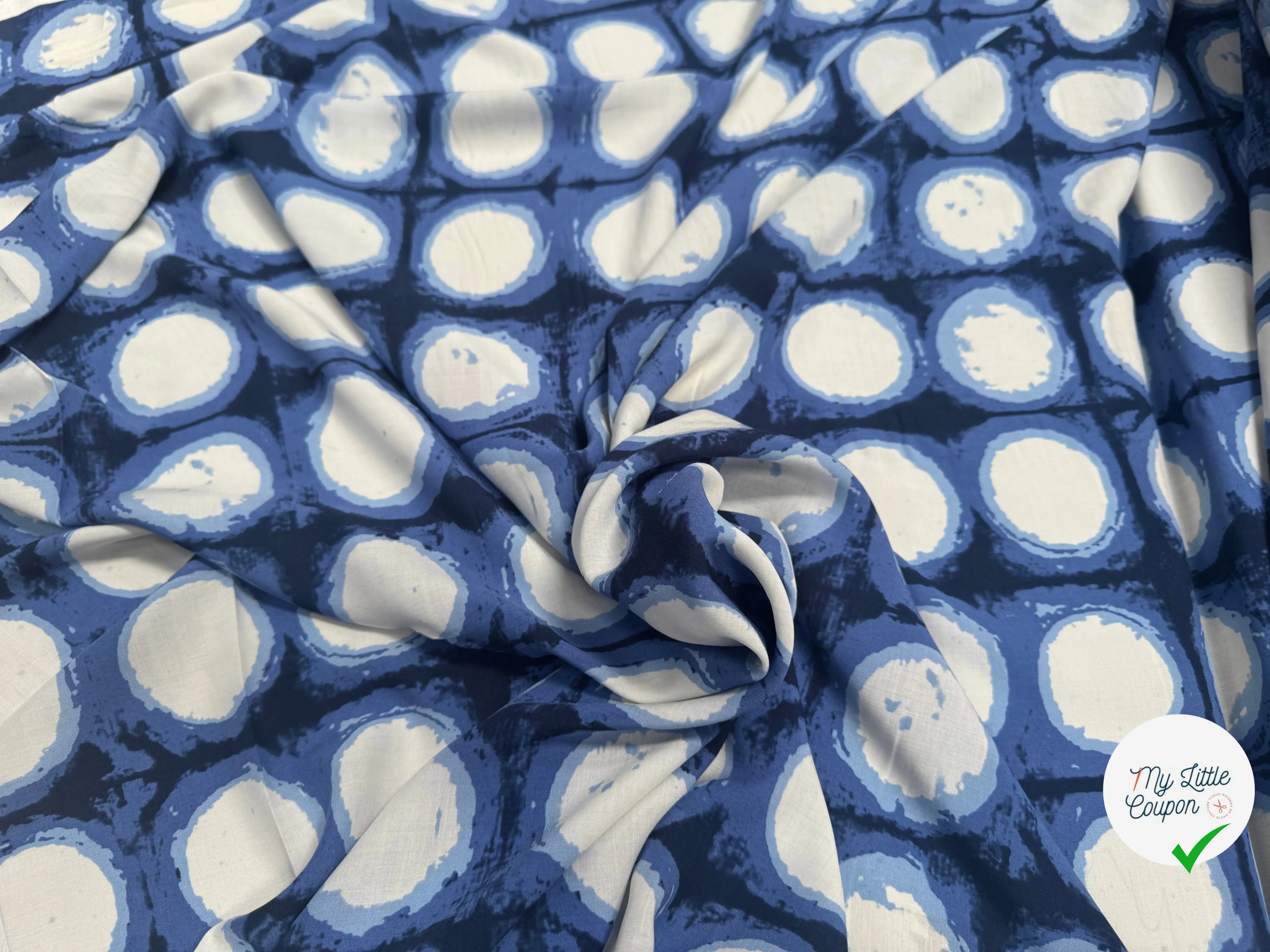 VISCOSE FLUIDE LÉGÈRE MOTIF CIRCULAIRE BLANC FOND BLEU - My Little Coupon