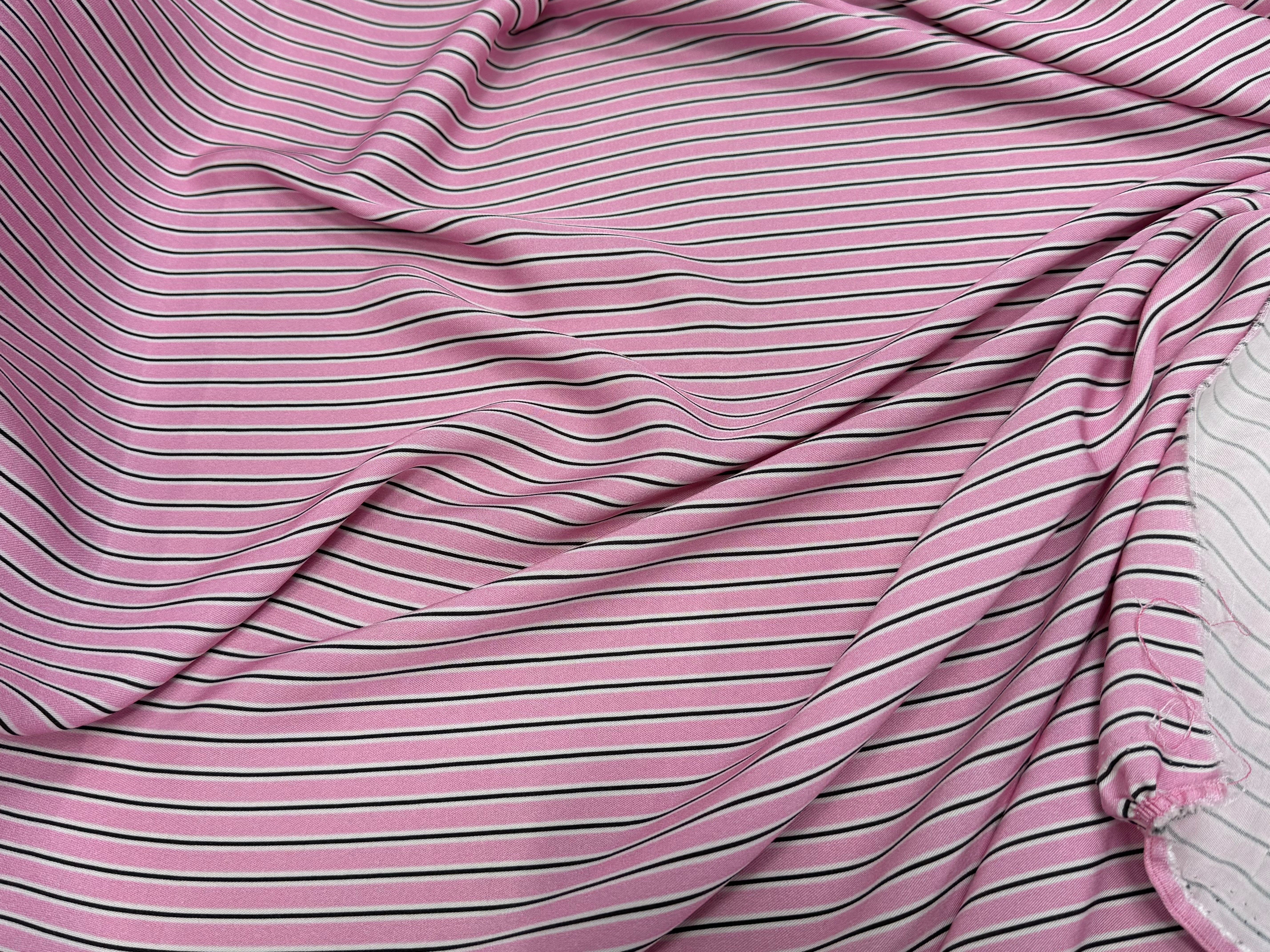 VISCOSE FLUIDE RAYON TWILL PRINTED ROSE PALE - My Little Coupon