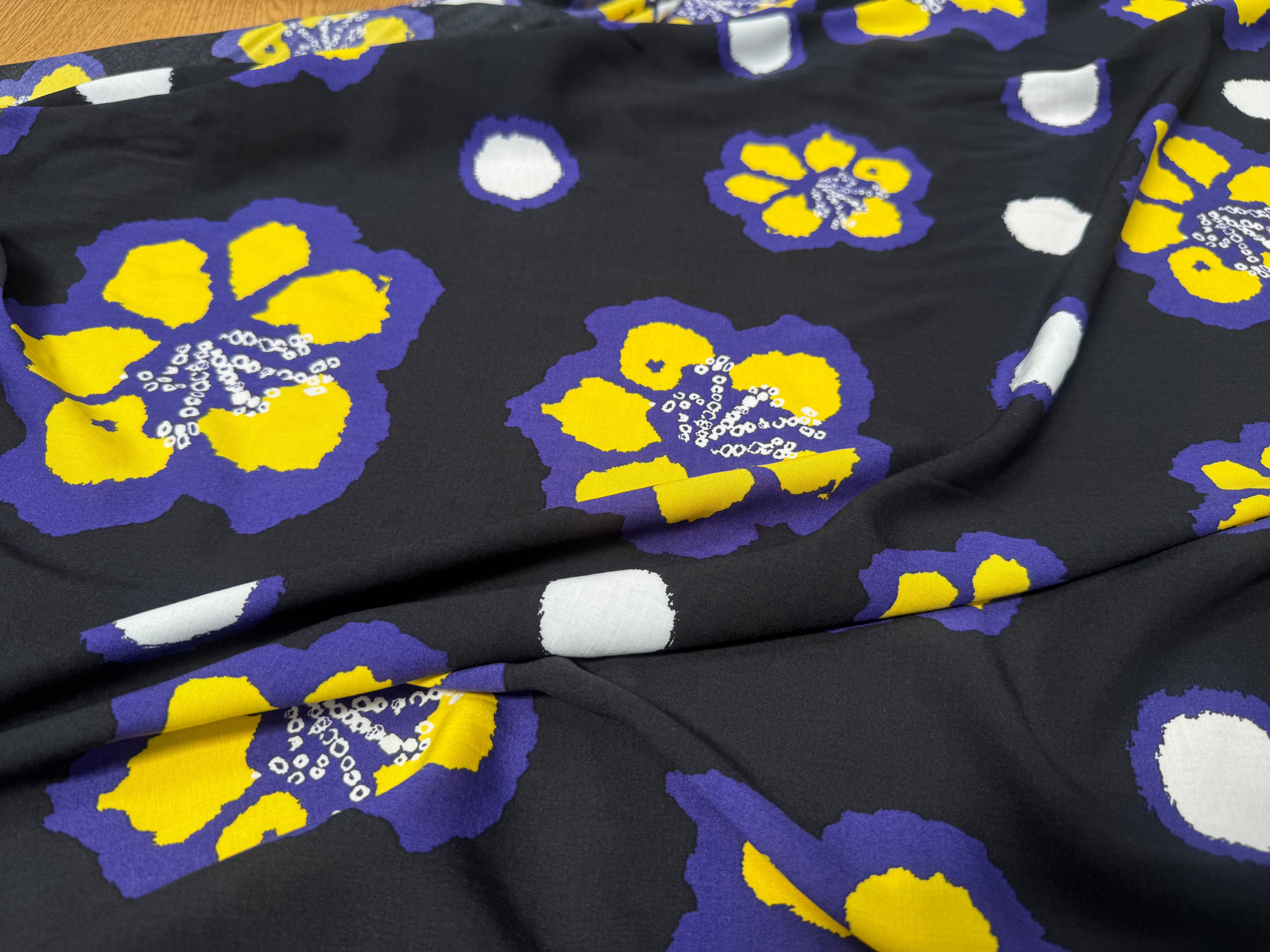 VISCOSE FOND NOIR FLEURS VIOLET - My Little Coupon