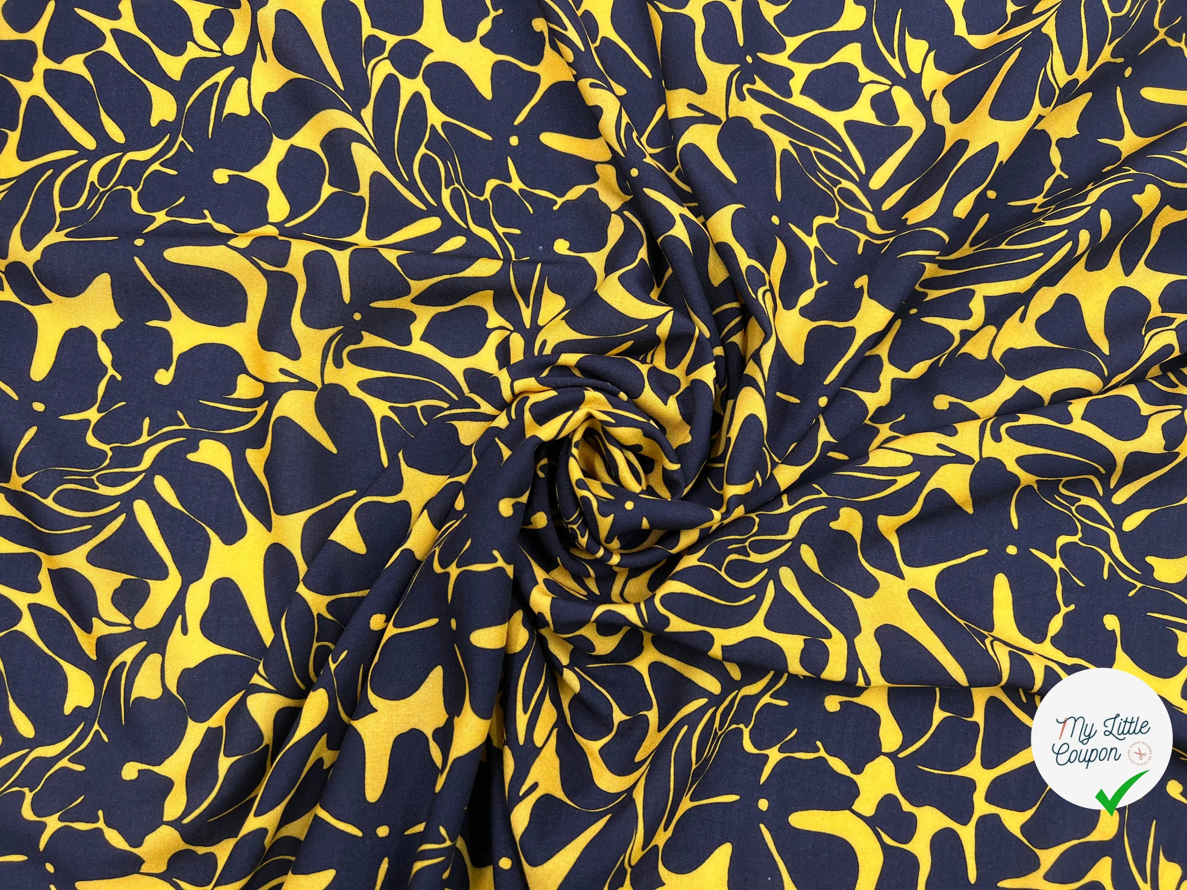 VISCOSE IMPRIMÉE FLEURS NOIRES FOND OCRE MSO