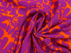 VISCOSE IMPRIMÉE FLEURS VIOLETTES SUR LIT D'ORANGE MSO