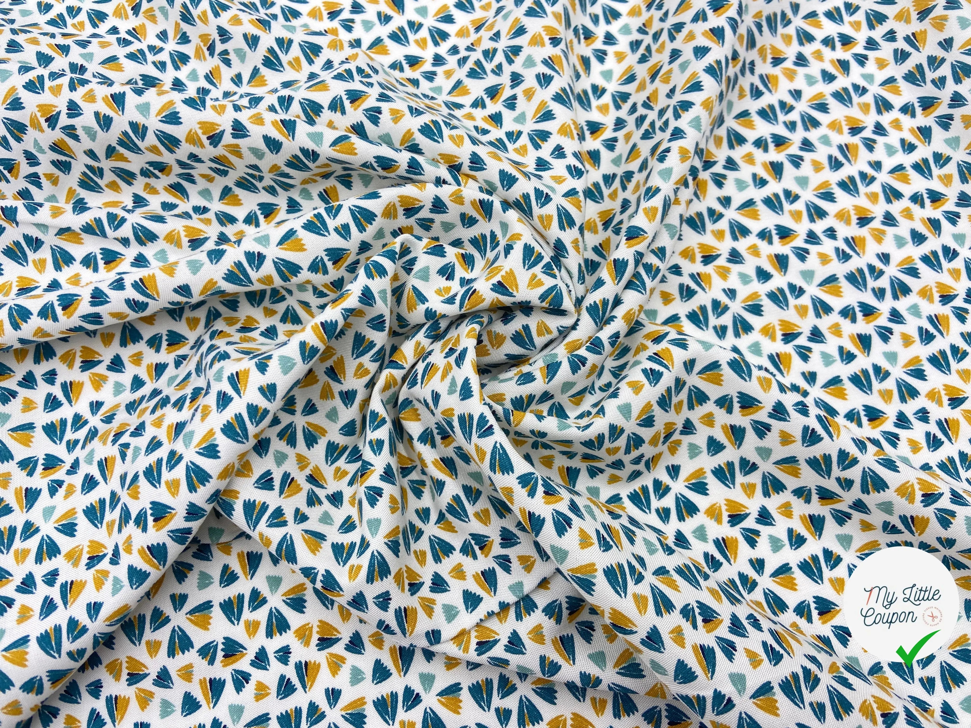VISCOSE IMPRIMÉE MULTITUDE D'ENVENTAILS COLORÉS - My Little Coupon - tissu - coudre