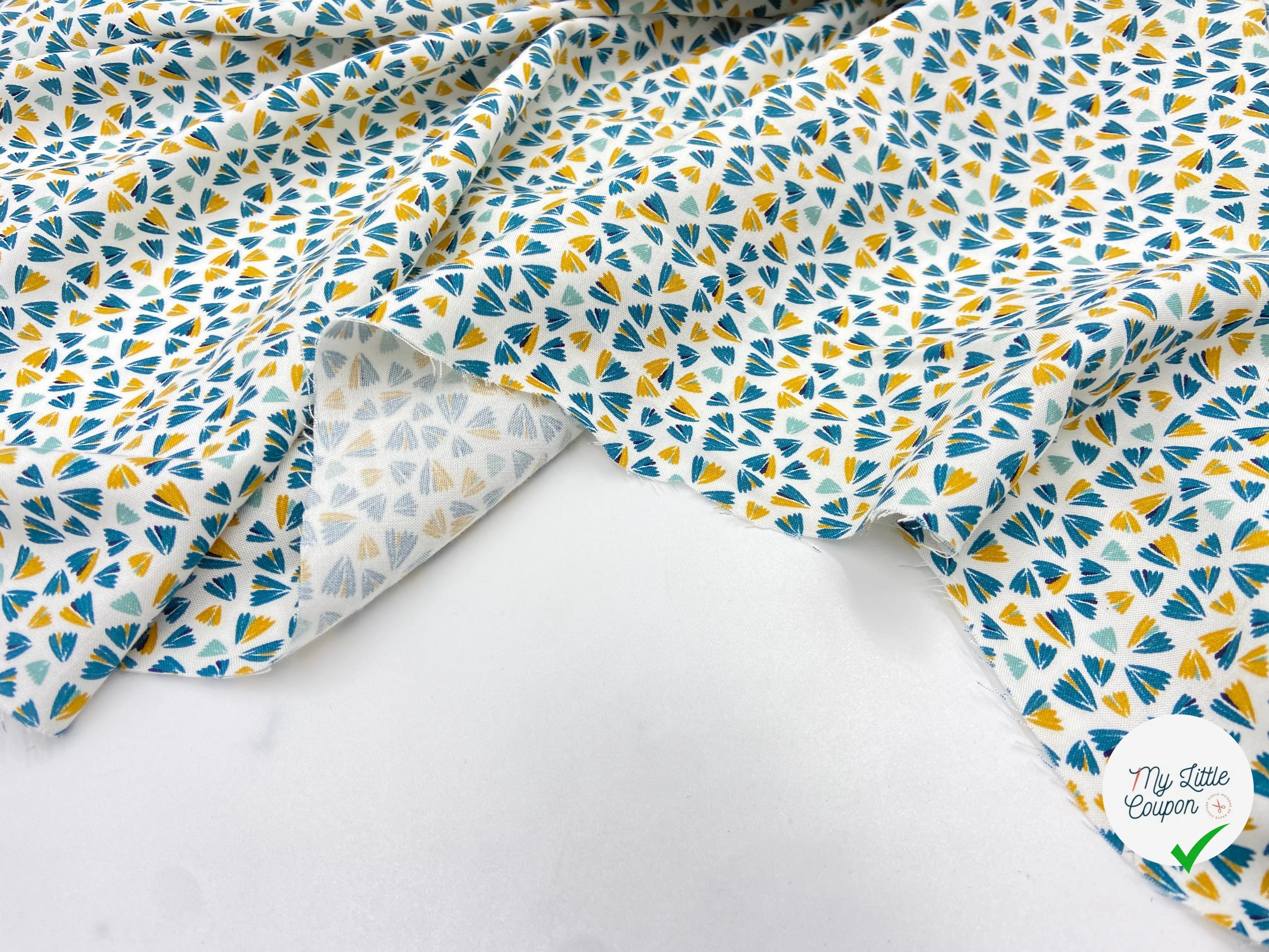 VISCOSE IMPRIMÉE MULTITUDE D'ENVENTAILS COLORÉS - My Little Coupon - tissu - coudre
