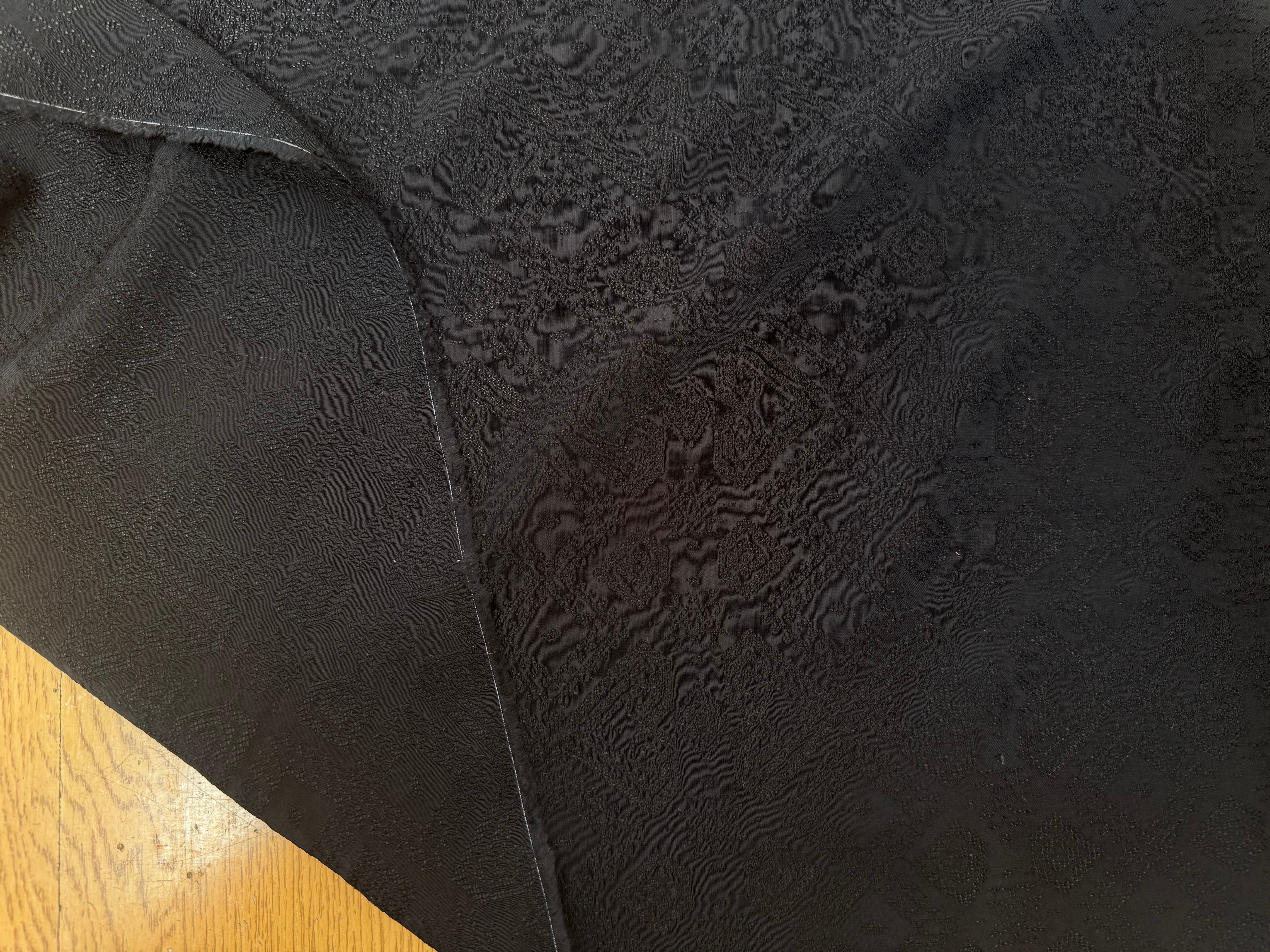 VISCOSE JACQUARD NOIR MOTIFS TONS SUR TONS BRILLANTS - My Little Coupon