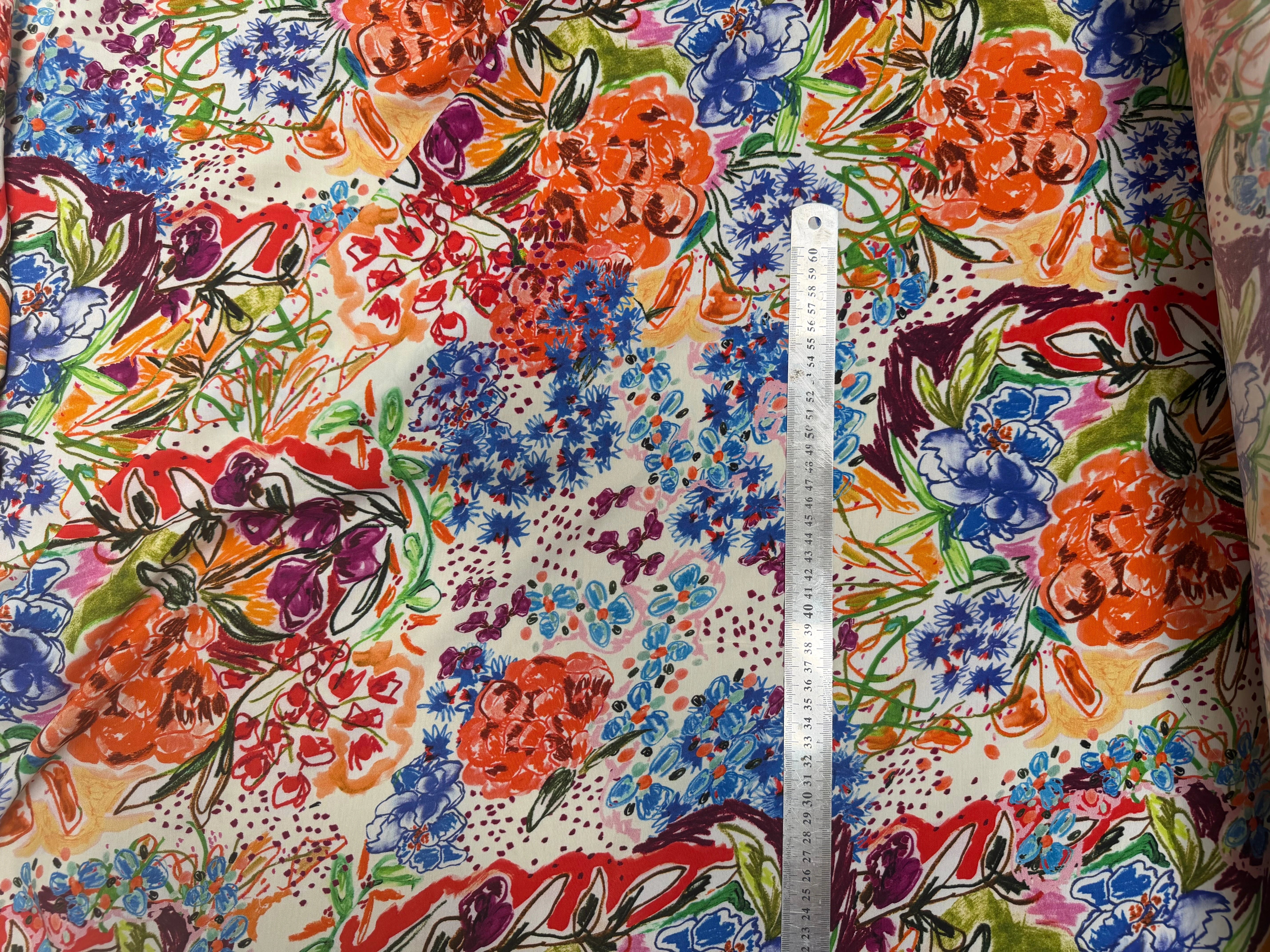 VISCOSE LÉGÈREMENT CREPÉE IMPRIMÉ FLORAL MULTICOLORE FANTASY GARDEN - My Little Coupon