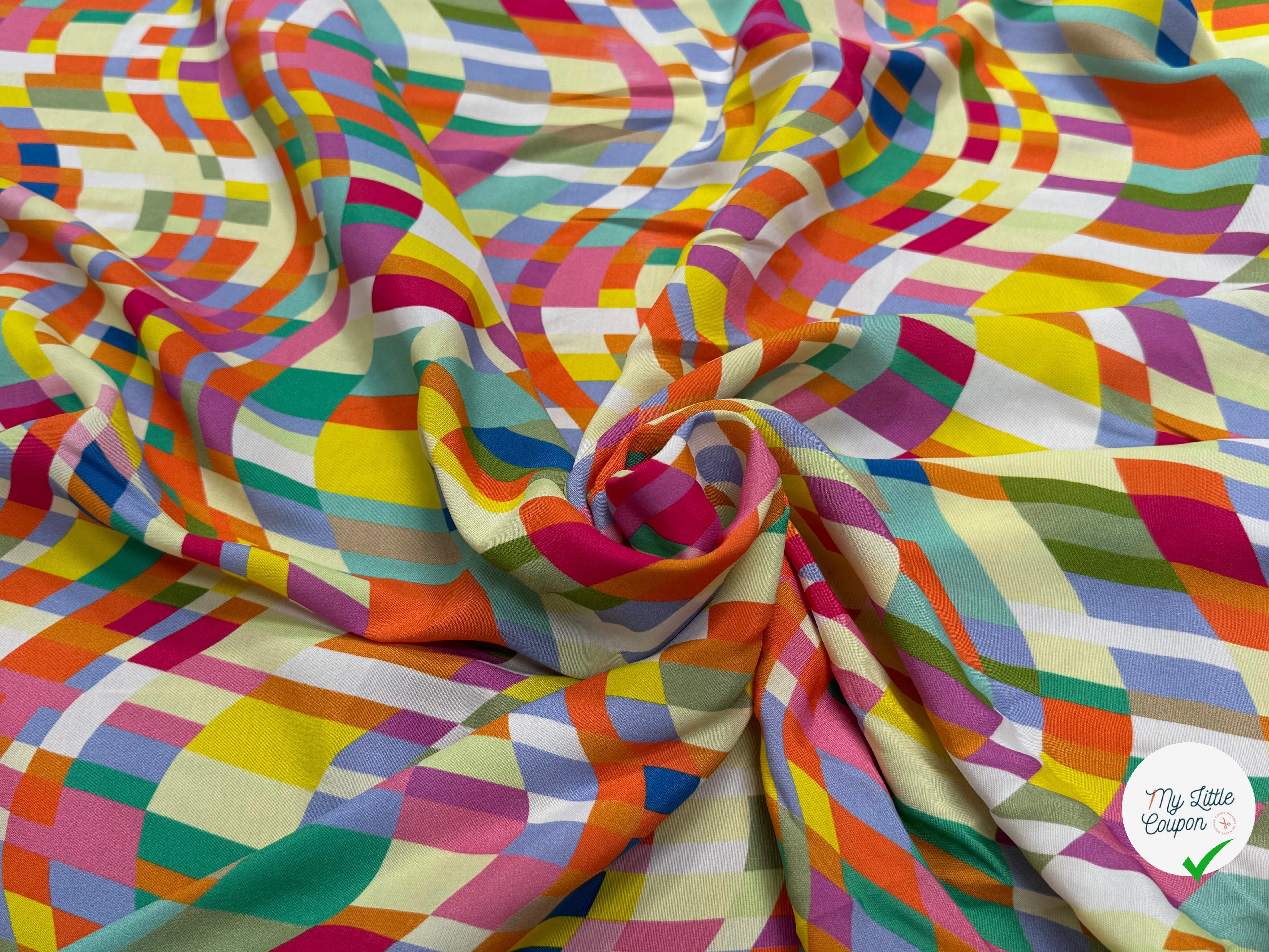 VISCOSE LÉGÈREMENT CREPÉE IMPRIMÉ GRAPHIQUE MULTICOLORE FANTASY COLORAMA - My Little Coupon