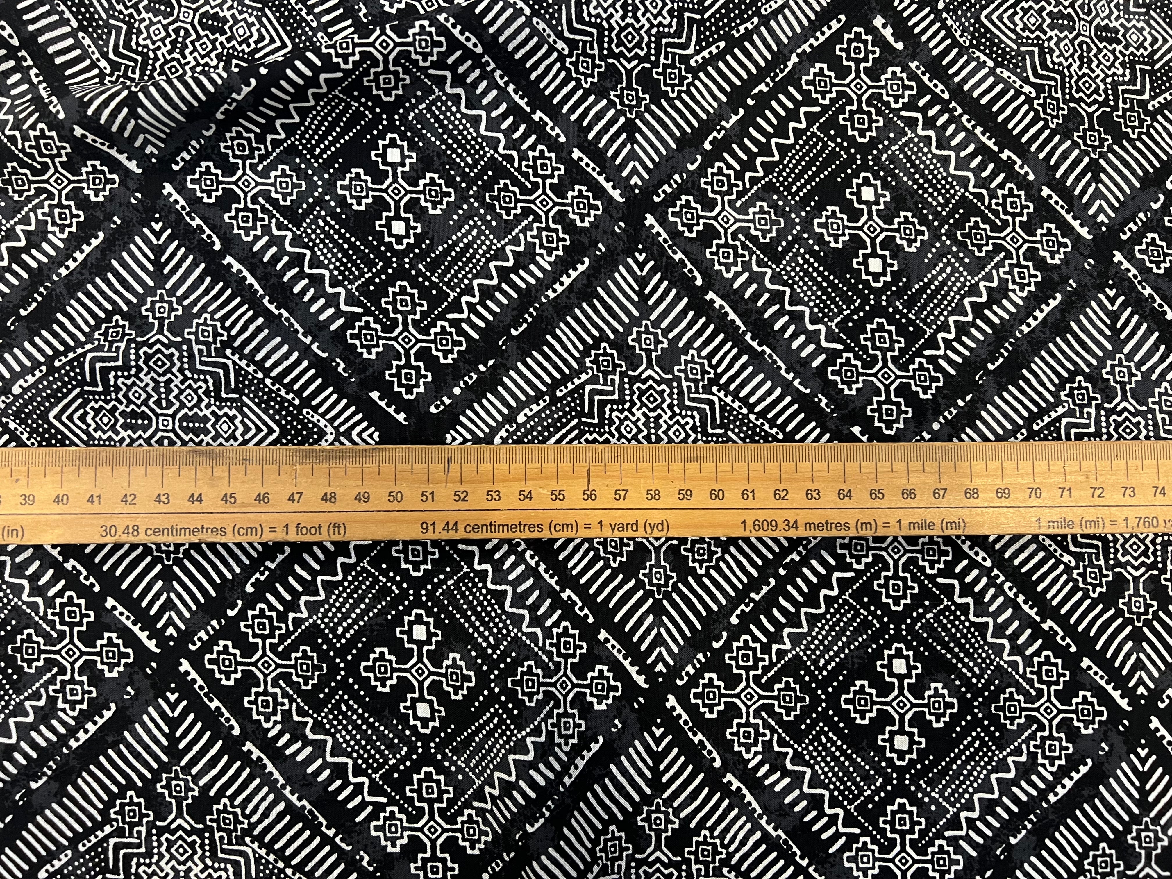 VISCOSE  MOTIF GEOMETRIQUE MSO