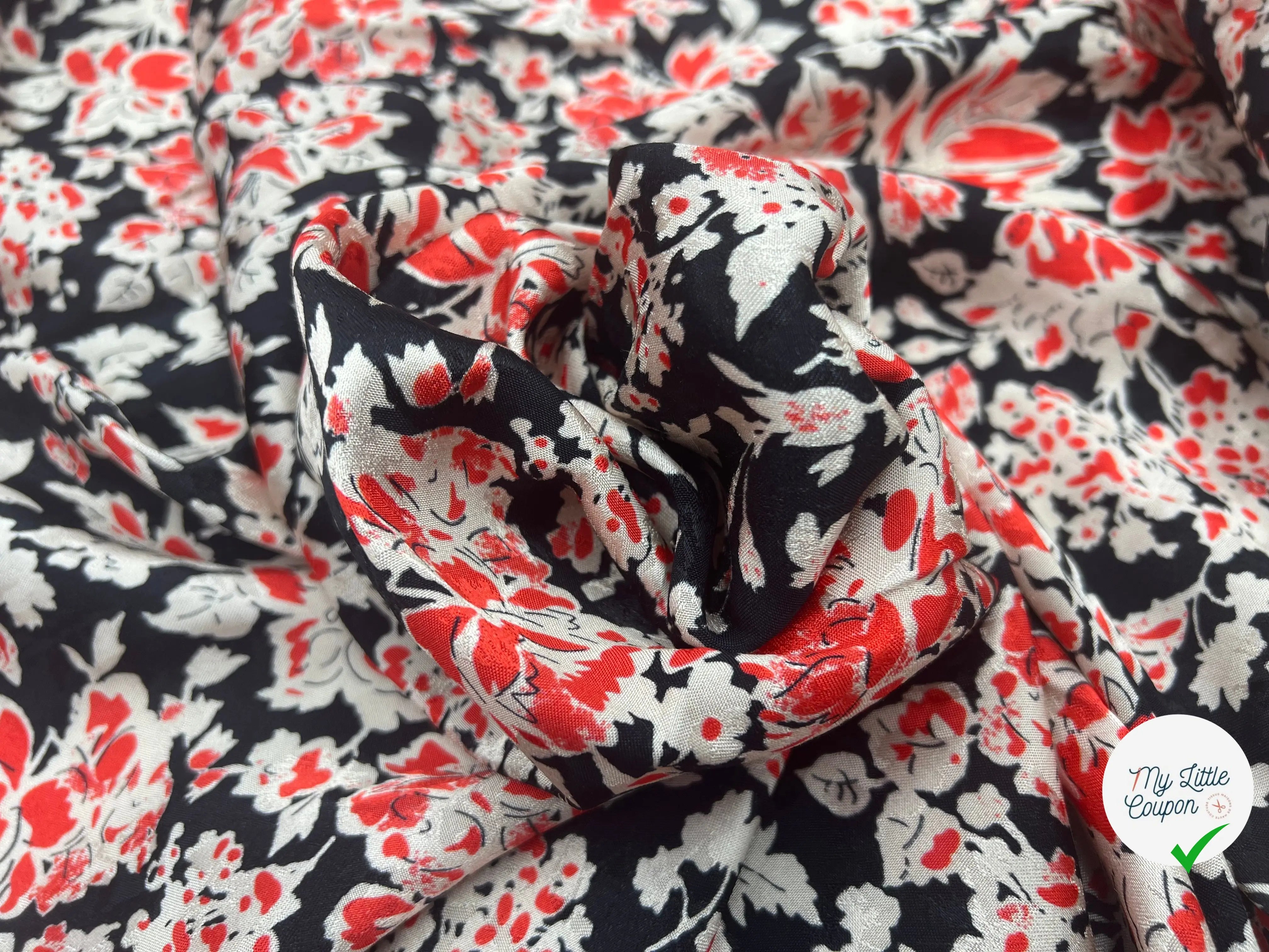 VISCOSE PARADIS DE FLEURS JAPONISANT FOND NOIR- coupon de tissu de 1 mètre 70 (dernier coupon 🚨) - My Little Coupon - tissu - coudre
