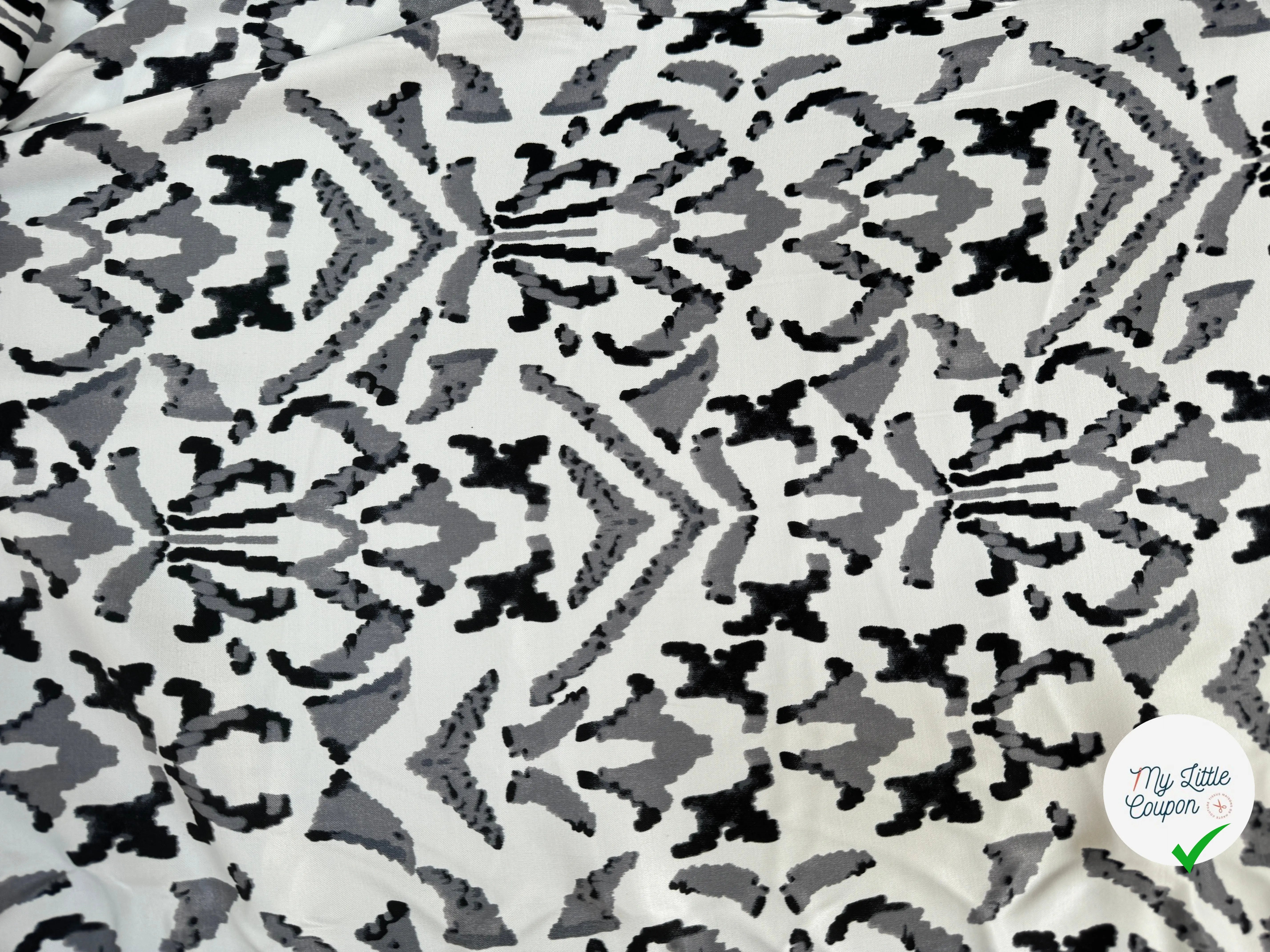 VISCOSE SATIN TISSU IMPRIMÉ TACHES NOIR - My Little Coupon