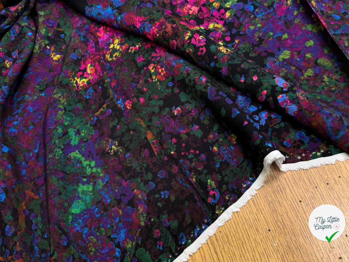 VISCOSE SERGÉE JAVANAISE IMPRIMÉ PARTERRE DE FLEURS ABSTRAITES FOND NOIR - My Little Coupon