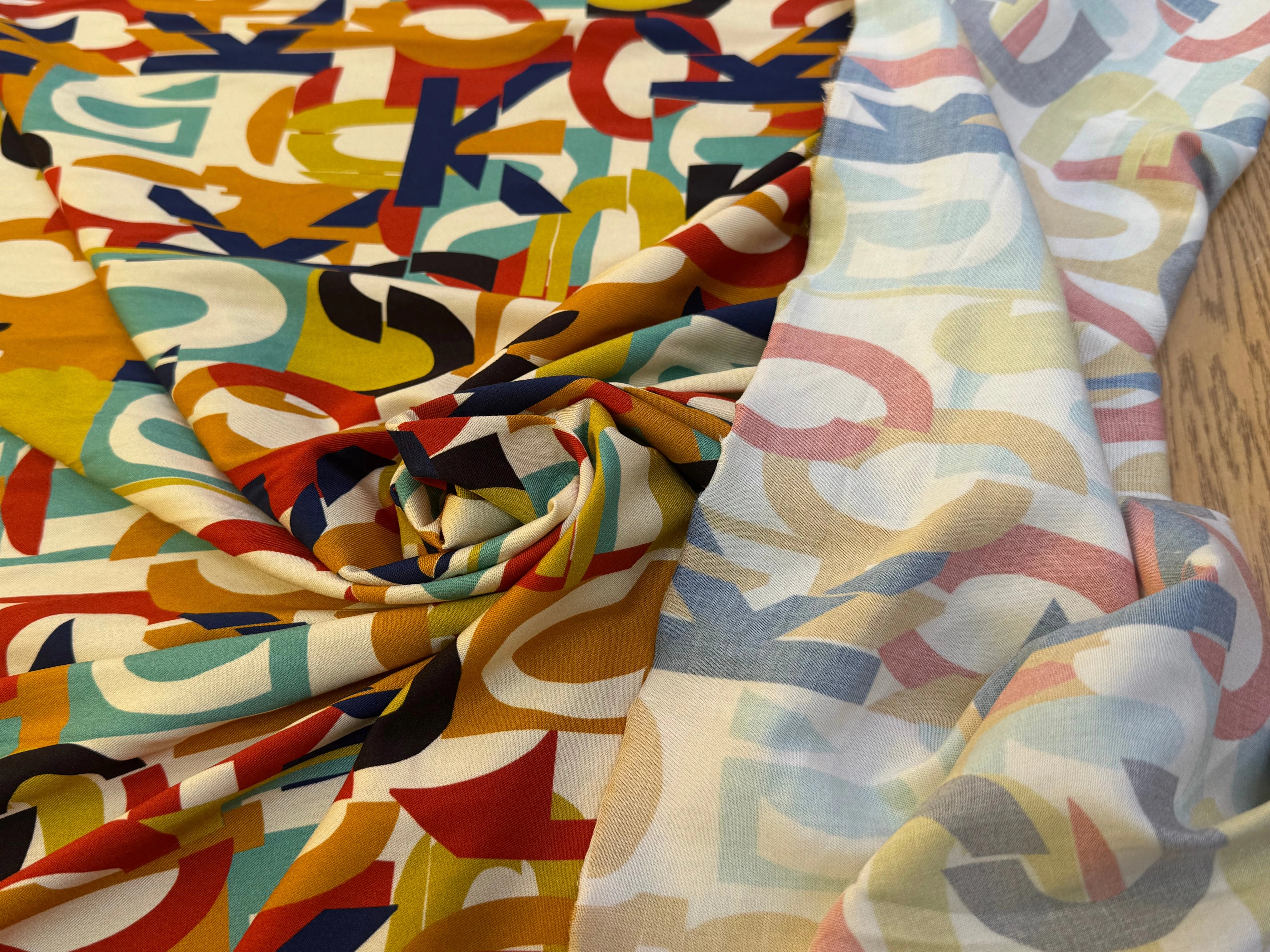 VISCOSE STRETCH IMPRIMÉ ALPHABET MULTICOLORES FANTASY - My Little Coupon