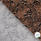 Viscose stretch imprimée serpent taupe - détail du motif