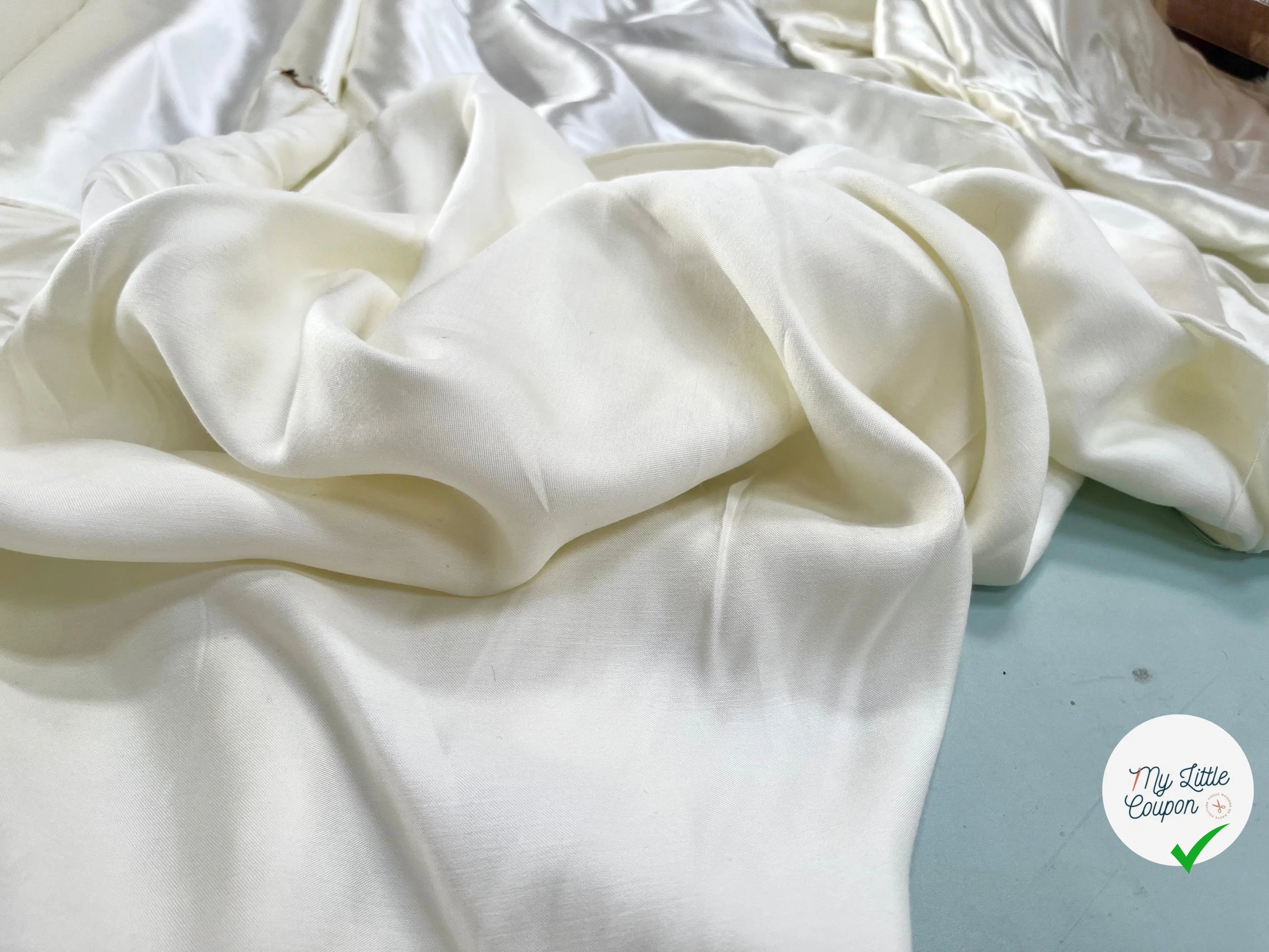 VISCOSE UNI BEIGE SATINÉ SERGÉE - My Little Coupon
