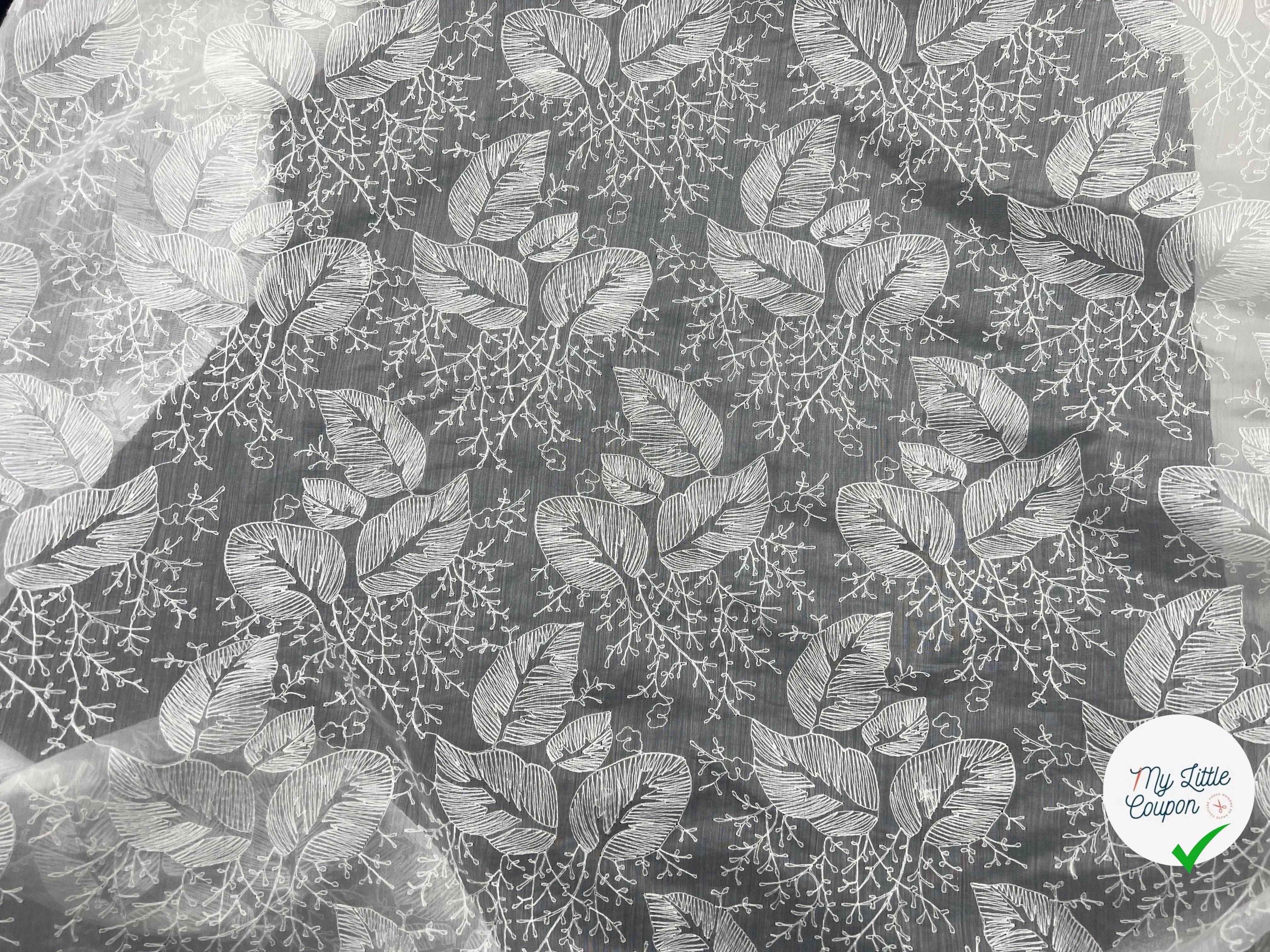 VOILE BLANC CASSÉ REBRODÉ D'UN PARTERRE DE FEUILLAGES - coupon de tissu de 3 mètres - My Little Coupon - tissu - coudre