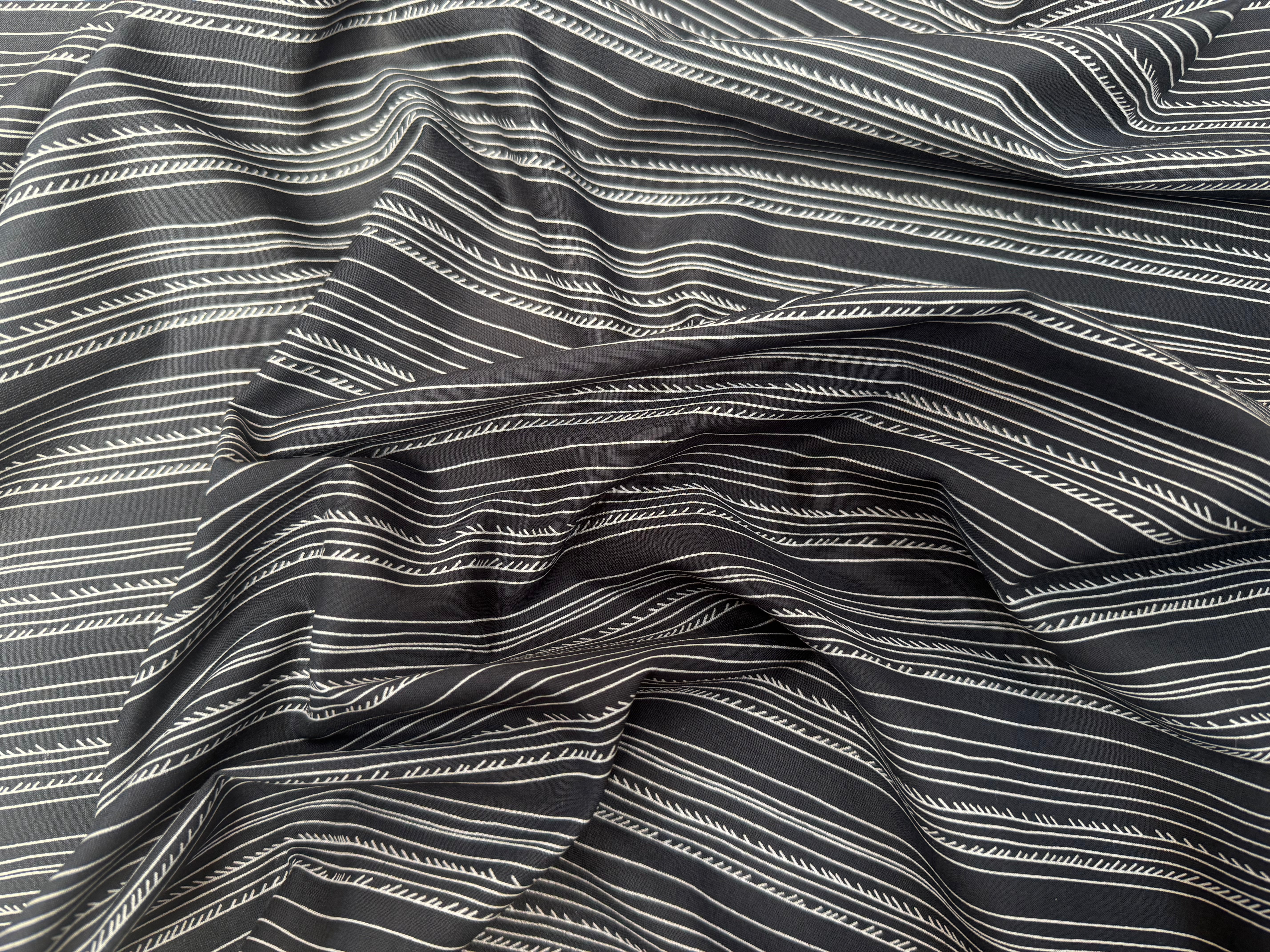 VOILE DE COTON FOND GRIS NAVY MOTIFS BLANC - My Little Coupon