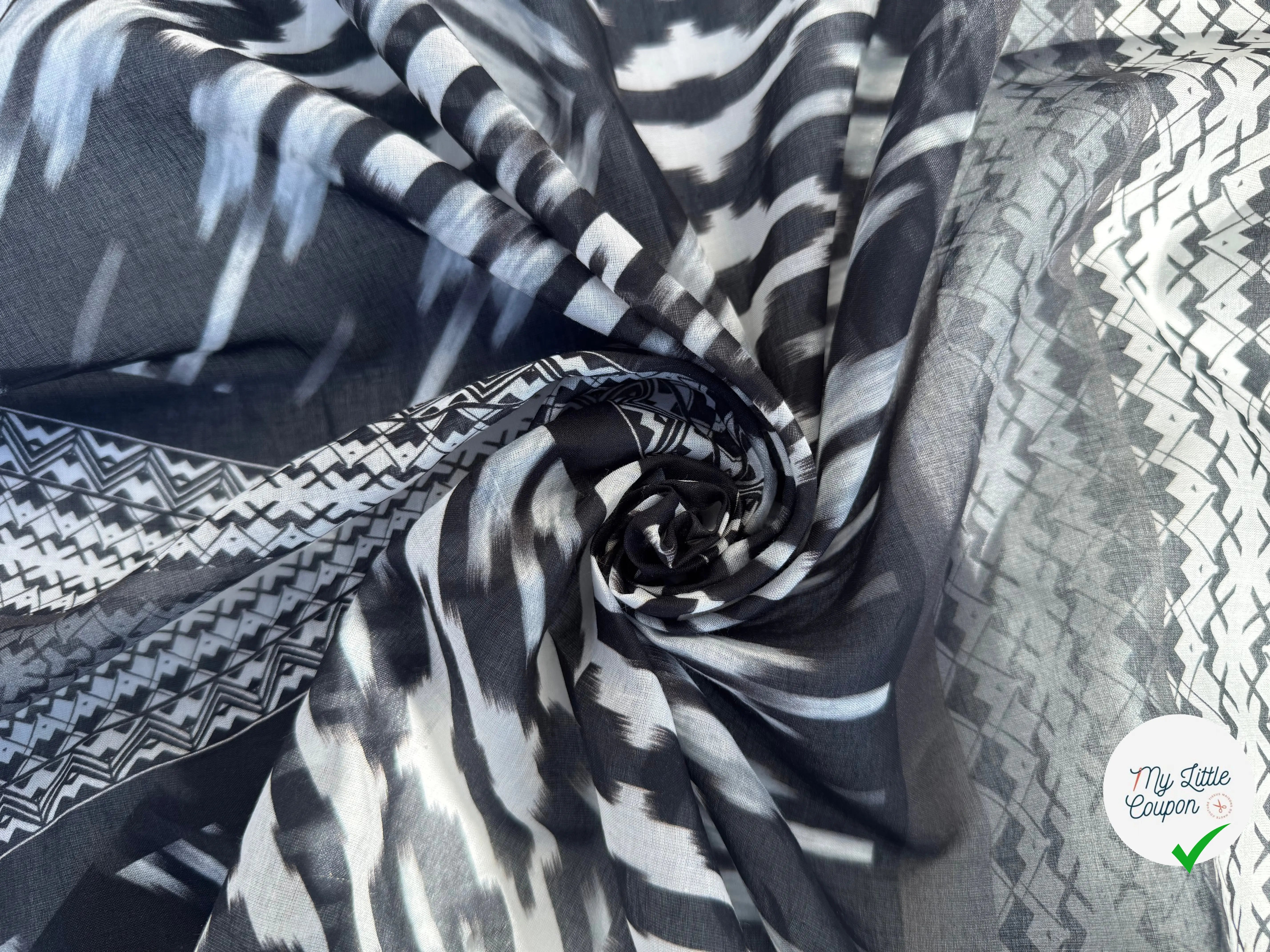 VOILE DE COTON MOTIF TOTEM BLACK, GREY AND WHITE - My Little Coupon