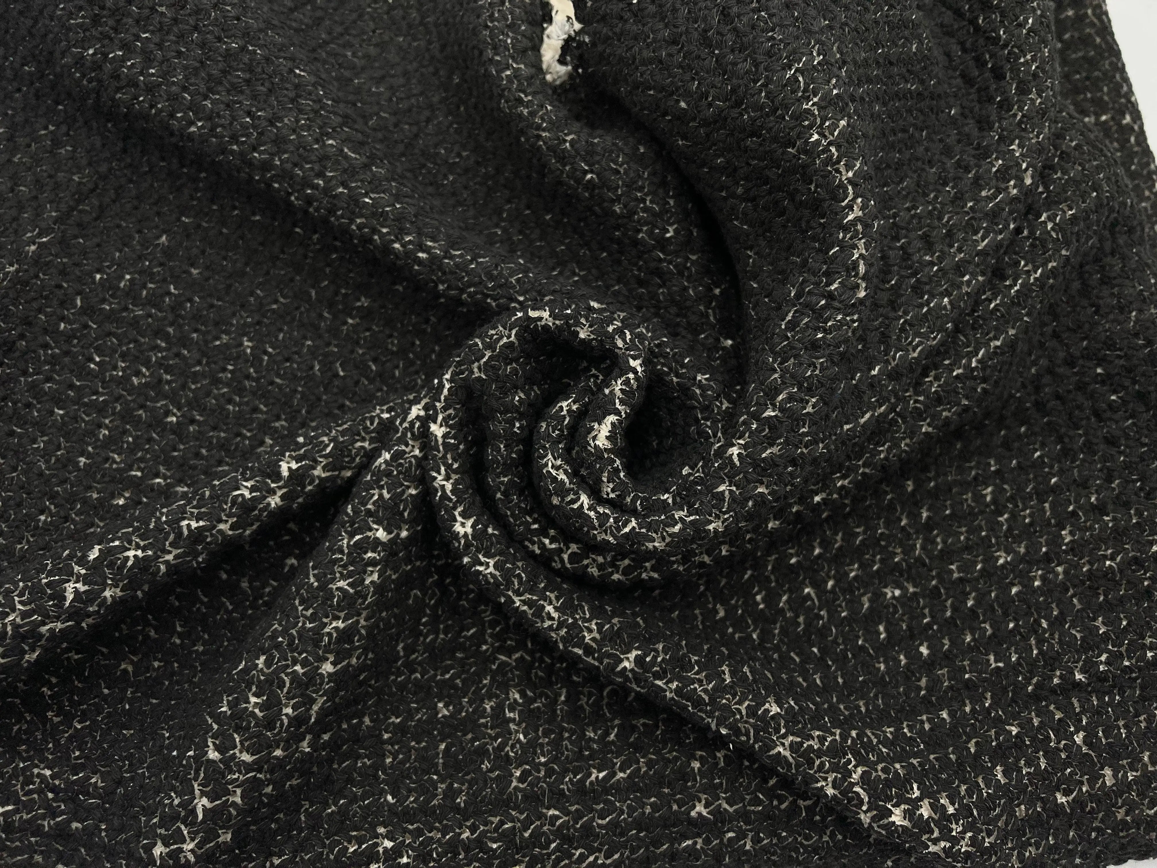 BOUCLETTE REVERSIBLE NOIR SUR BLANC CASSÉ FAÇON TRICOT - My Little Coupon - tissu - coudre