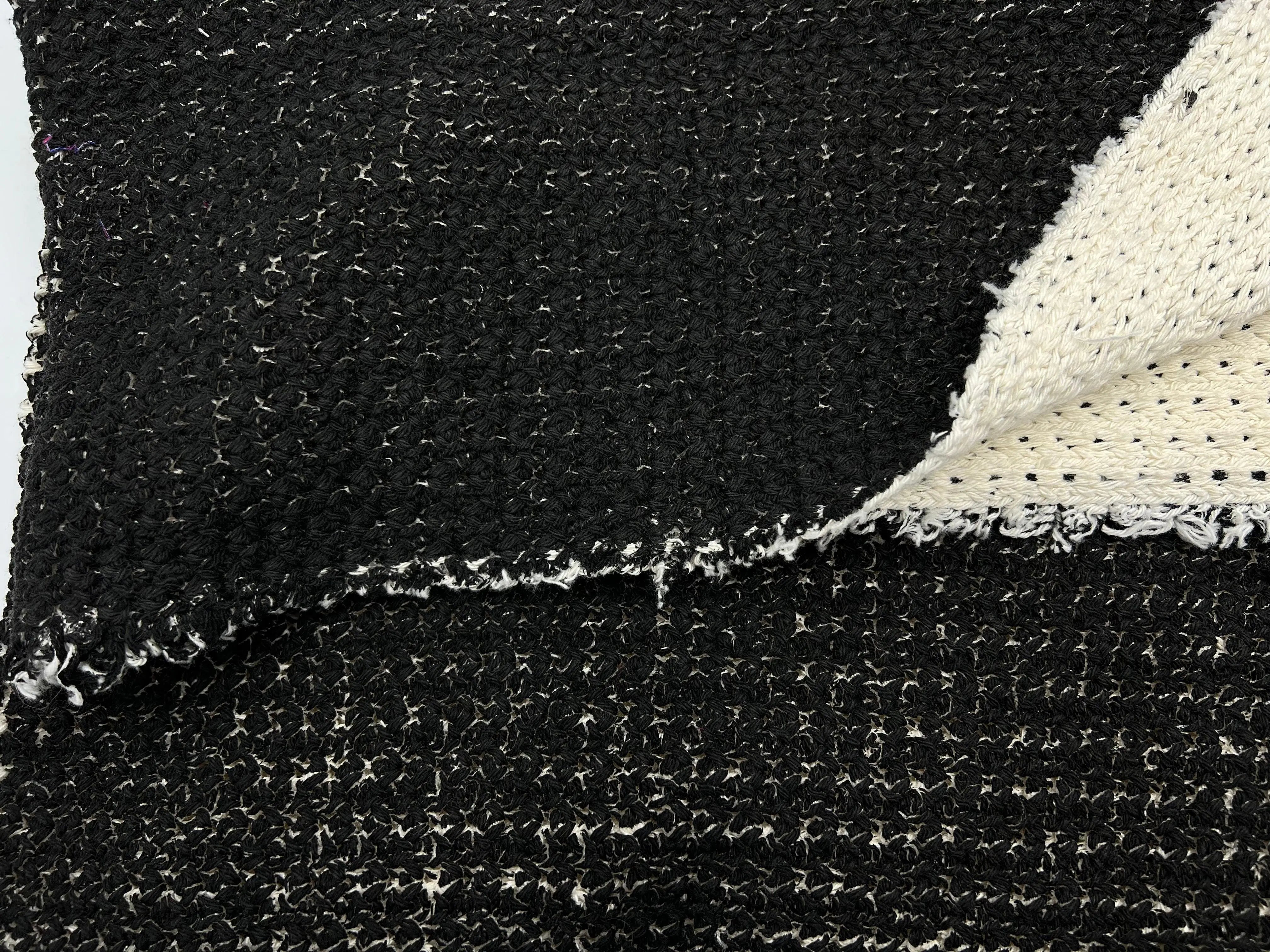 BOUCLETTE REVERSIBLE NOIR SUR BLANC CASSÉ FAÇON TRICOT - My Little Coupon - tissu - coudre
