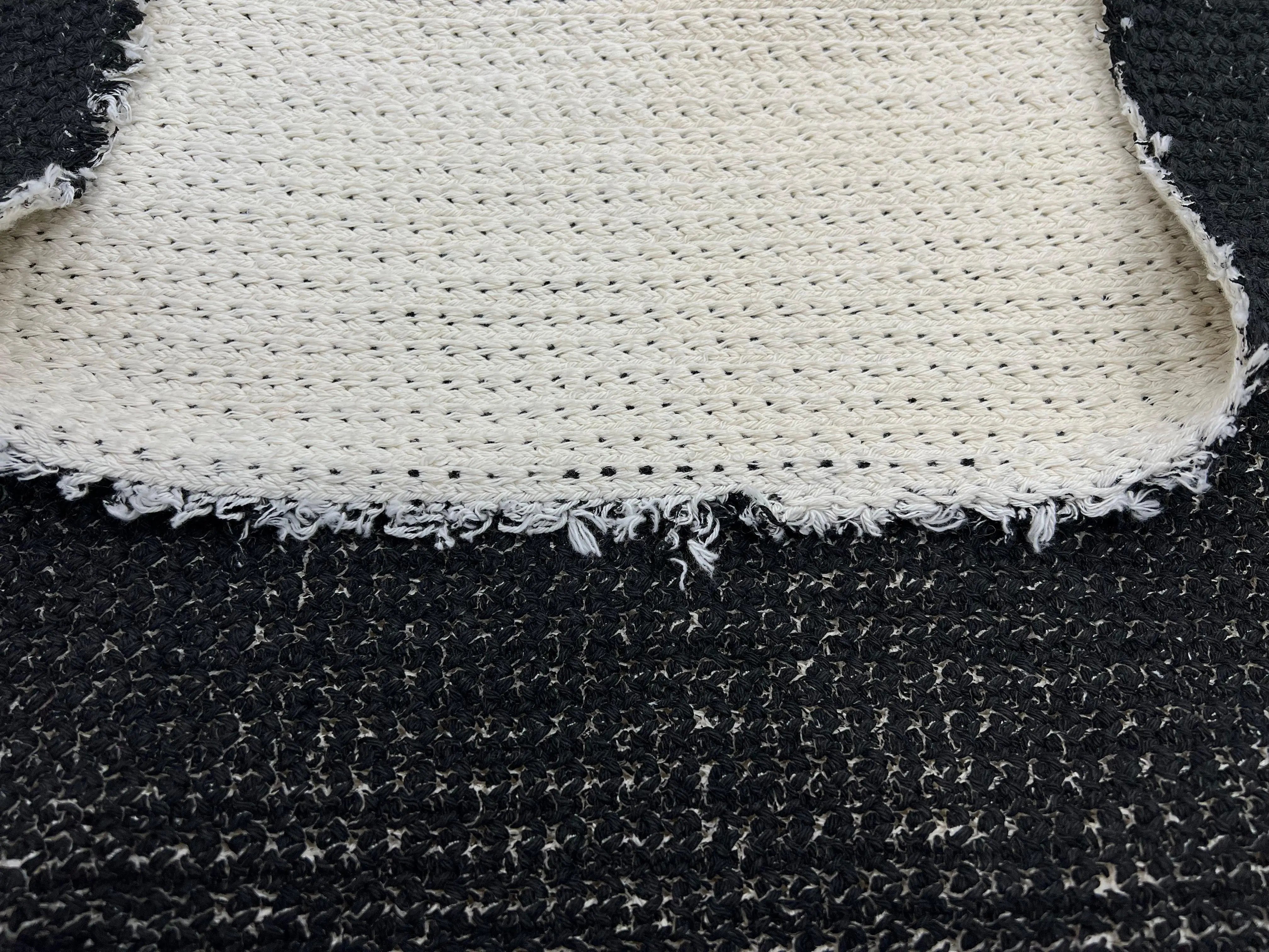 BOUCLETTE REVERSIBLE NOIR SUR BLANC CASSÉ FAÇON TRICOT - My Little Coupon - tissu - coudre