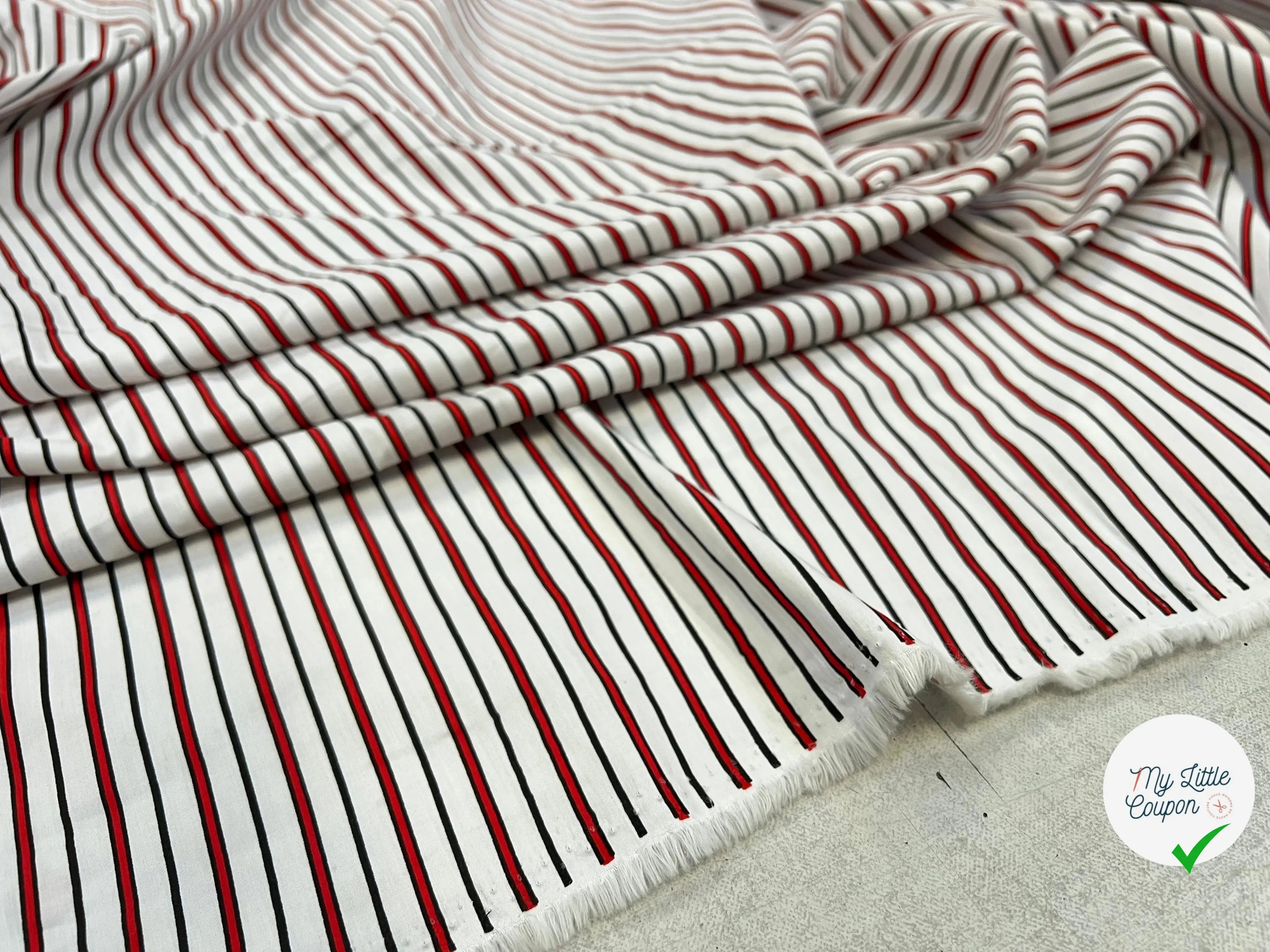 POPELINE BLANCHE RAYURES SERTIES NOIRES & ROUGE STRETCH MSO
