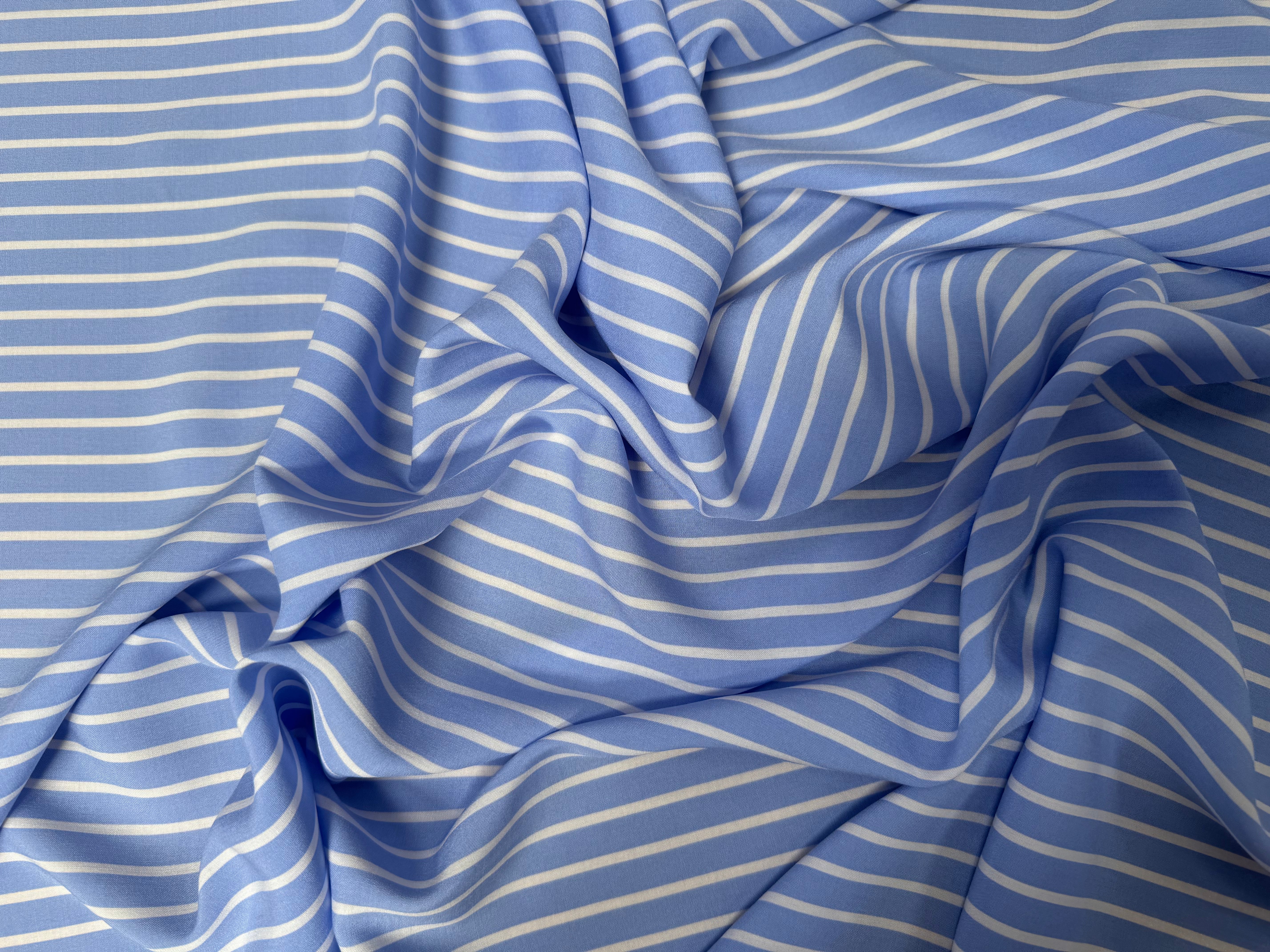 POPELINE DE VISCOSE A RAYURES BLANC ET BLEU - My Little Coupon