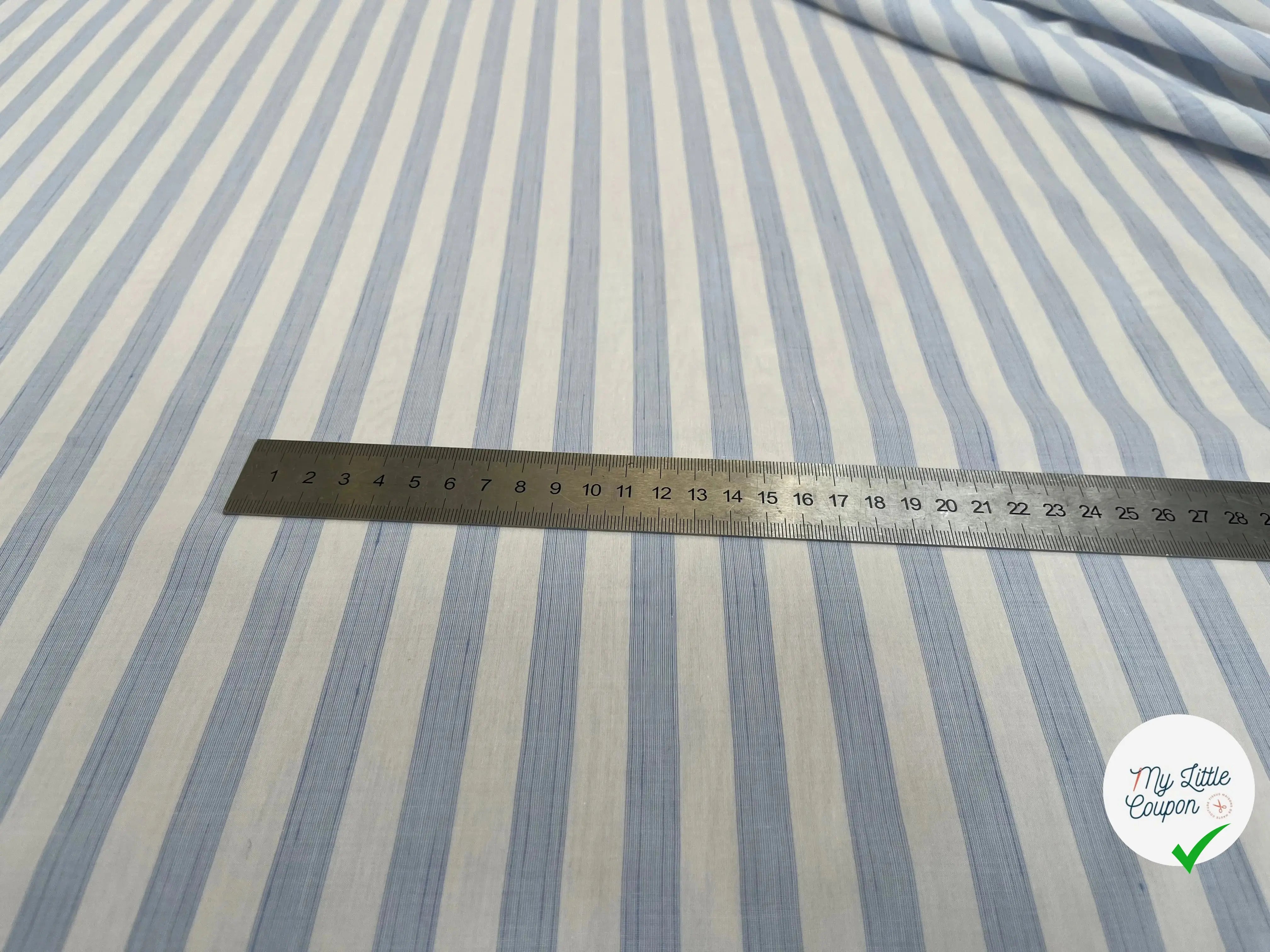 TISSU COTONLIN À GROSSE RAYURE BLEU CIEL BLANC - My Little Coupon