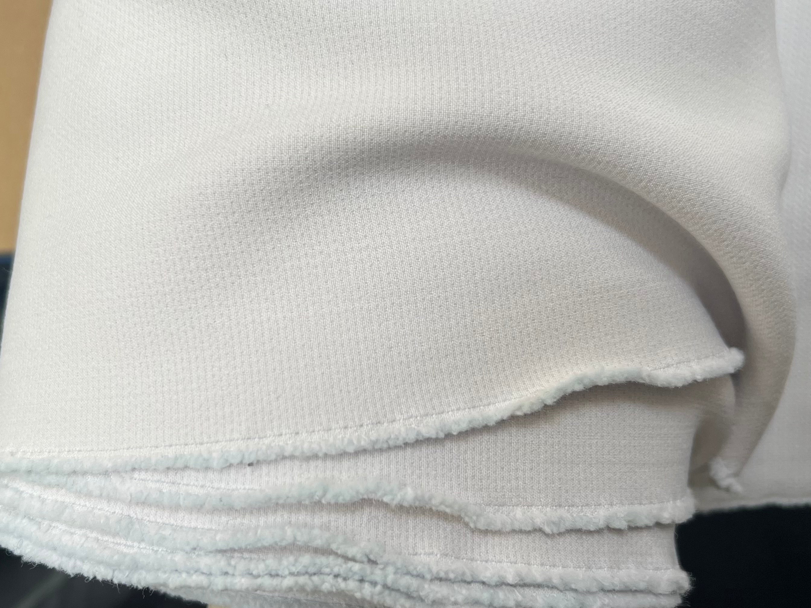 TOILE DE COTON BLANCHE TRÈS LÉGÈREMENT BLEUTÉE - My Little Coupon