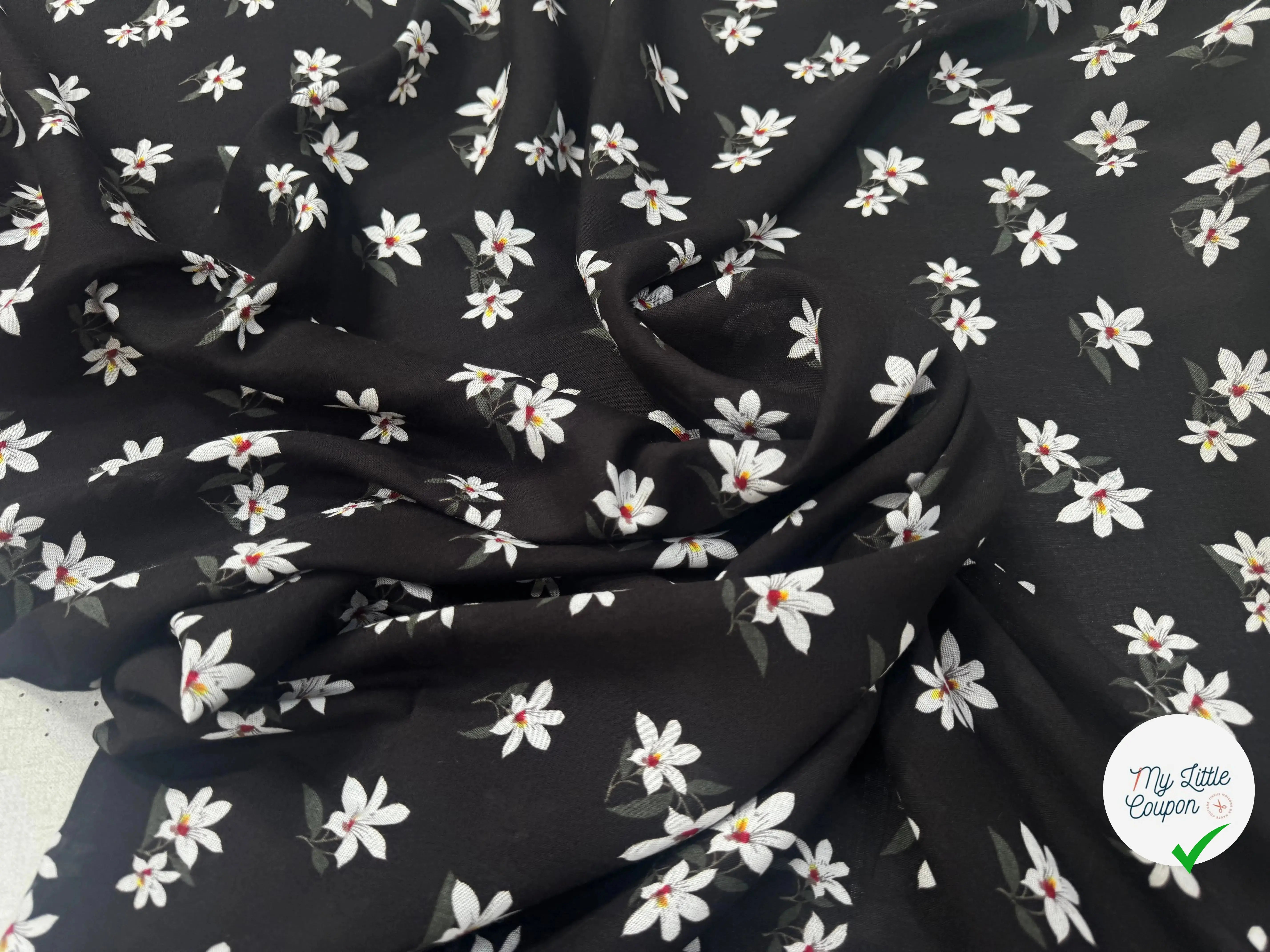 VISCOSE À MOTIF D'HIBISCUS À FOND NOIR - My Little Coupon