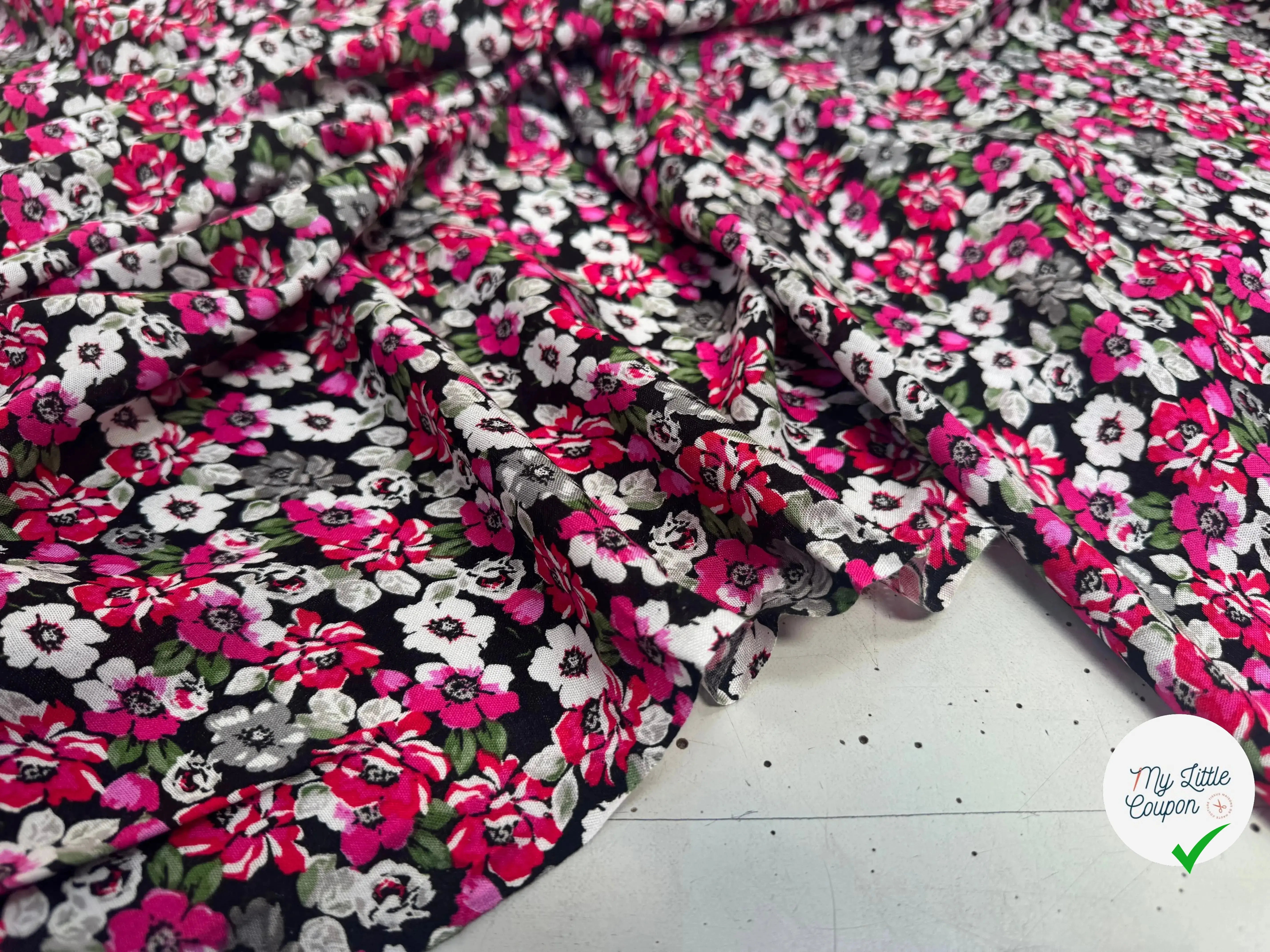 VISCOSE À MOTIFS FLORAUX ROSES ET GRISES - My Little Coupon