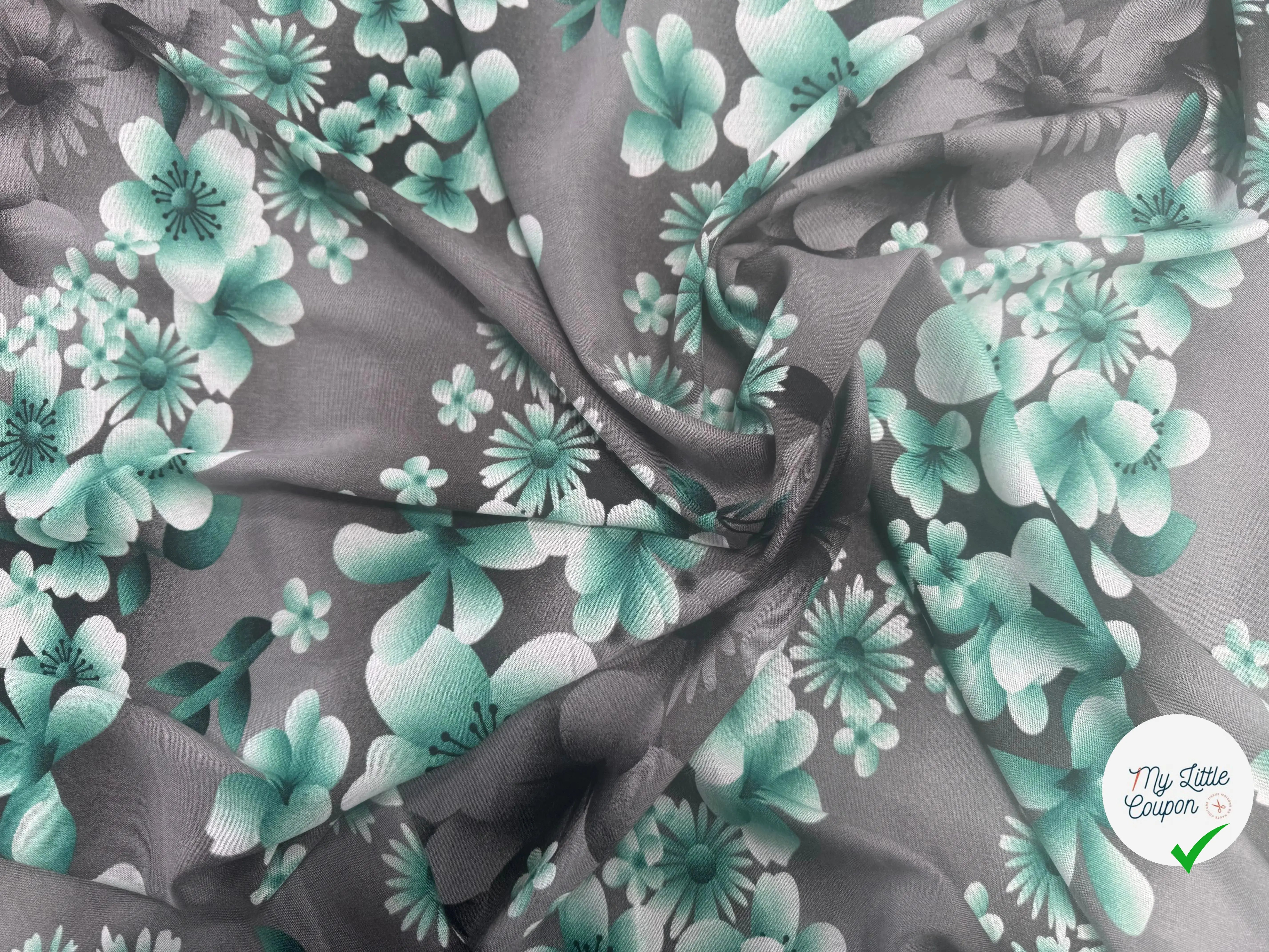 VISCOSE À MOTIFS ROSES ET PISSENLITS SUR FOND GRIS DE COULEURS GRIS ET VERT - My Little Coupon
