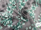 VISCOSE À MOTIFS ROSES ET PISSENLITS SUR FOND GRIS DE COULEURS GRIS ET VERT - My Little Coupon