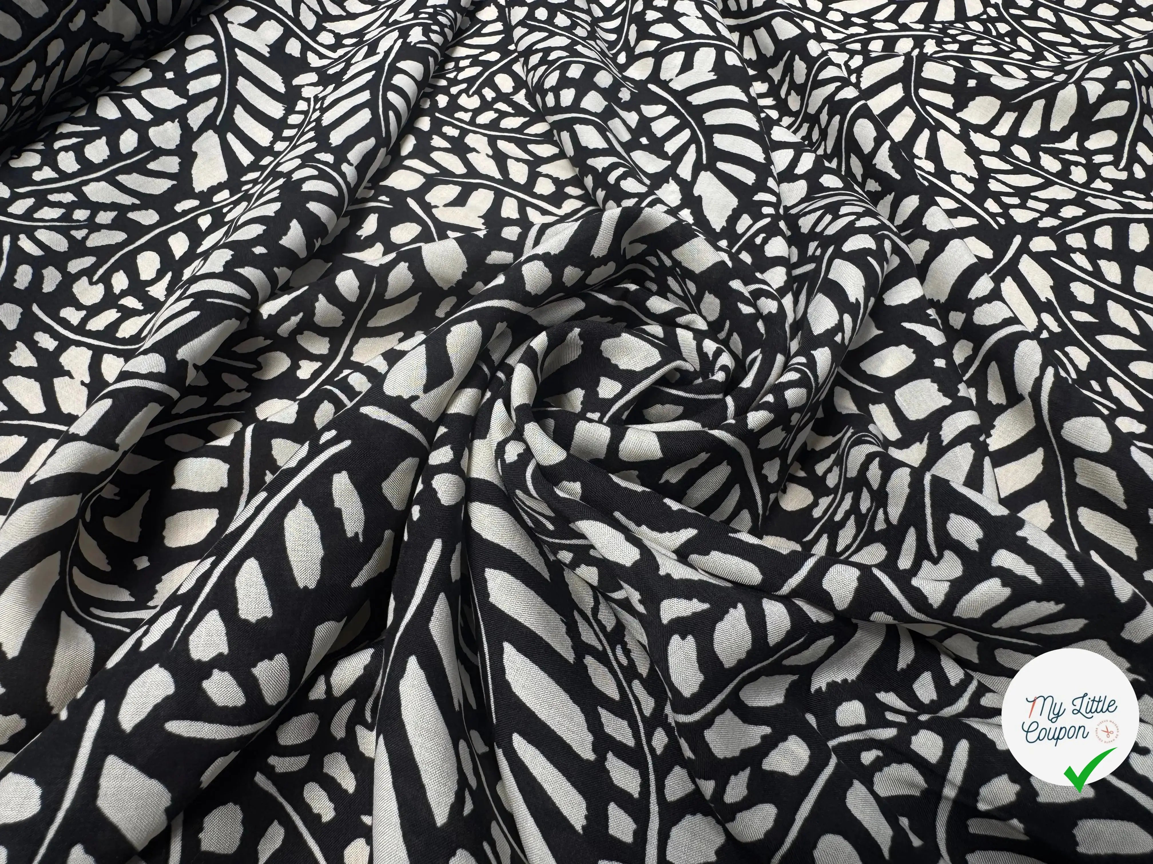 VISCOSE FOND NOIR MOTIF ETHNIQUE BLANC - My Little Coupon