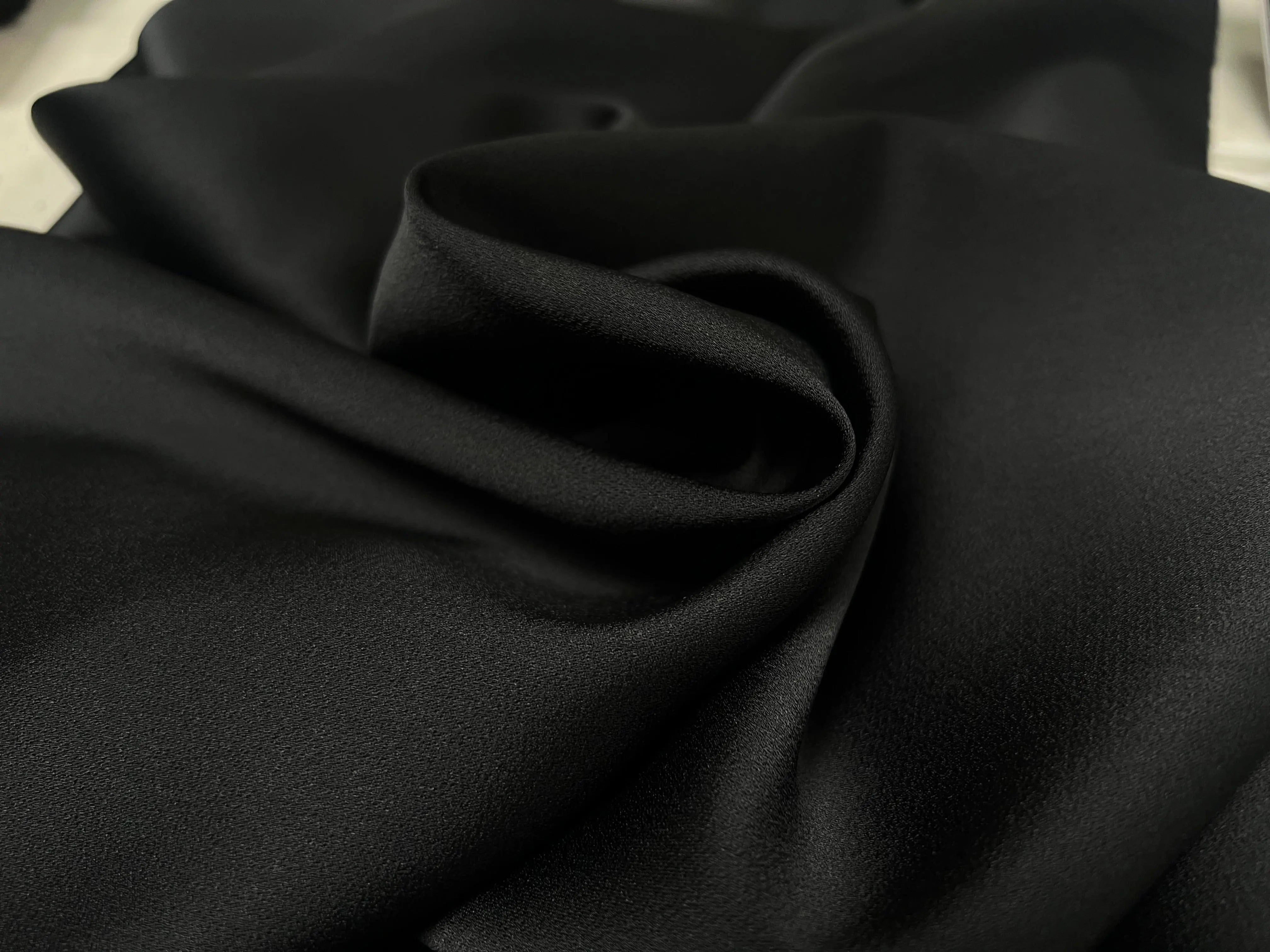 DOUBLE CRÊPE ENVERS SATIN NOIR - My Little Coupon - tissu - coudre