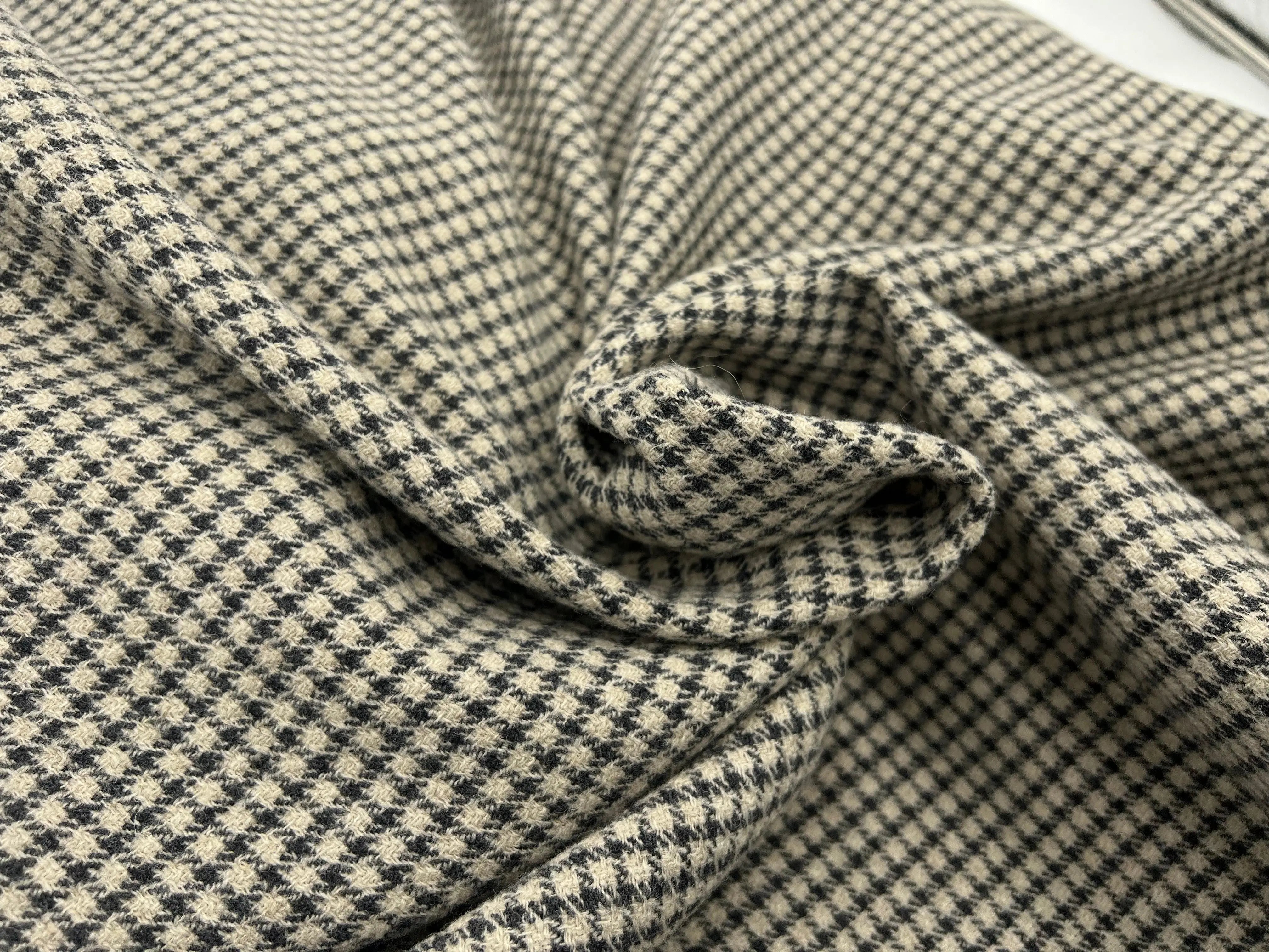 LAINAGE MANTEAU NID D'ABEILLE NOIR ET BEIGE - My Little Coupon - tissu - coudre