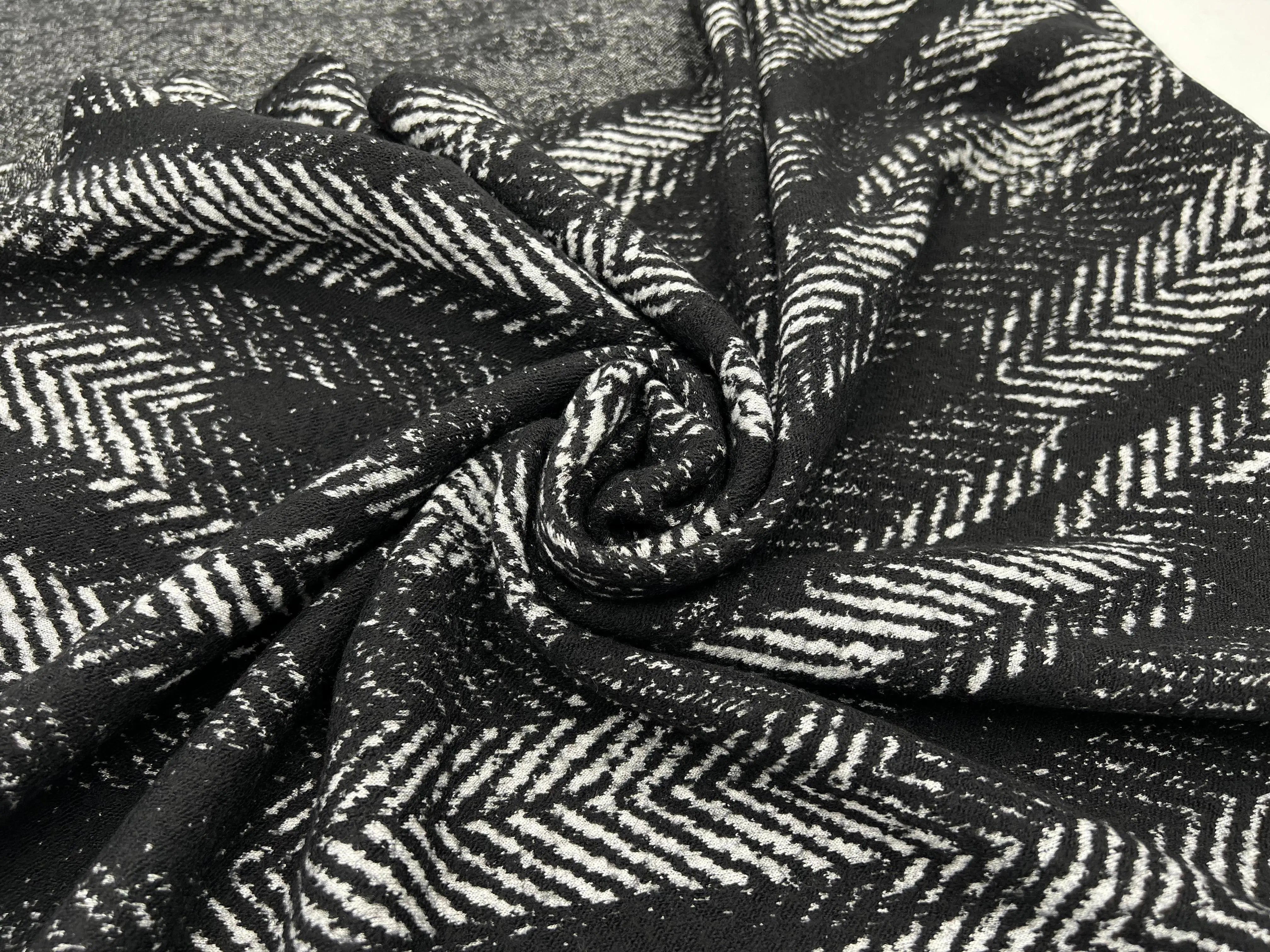 MAILLE JACQUARD BICOLORE MOTIF CHEVRONS - My Little Coupon - tissu - coudre