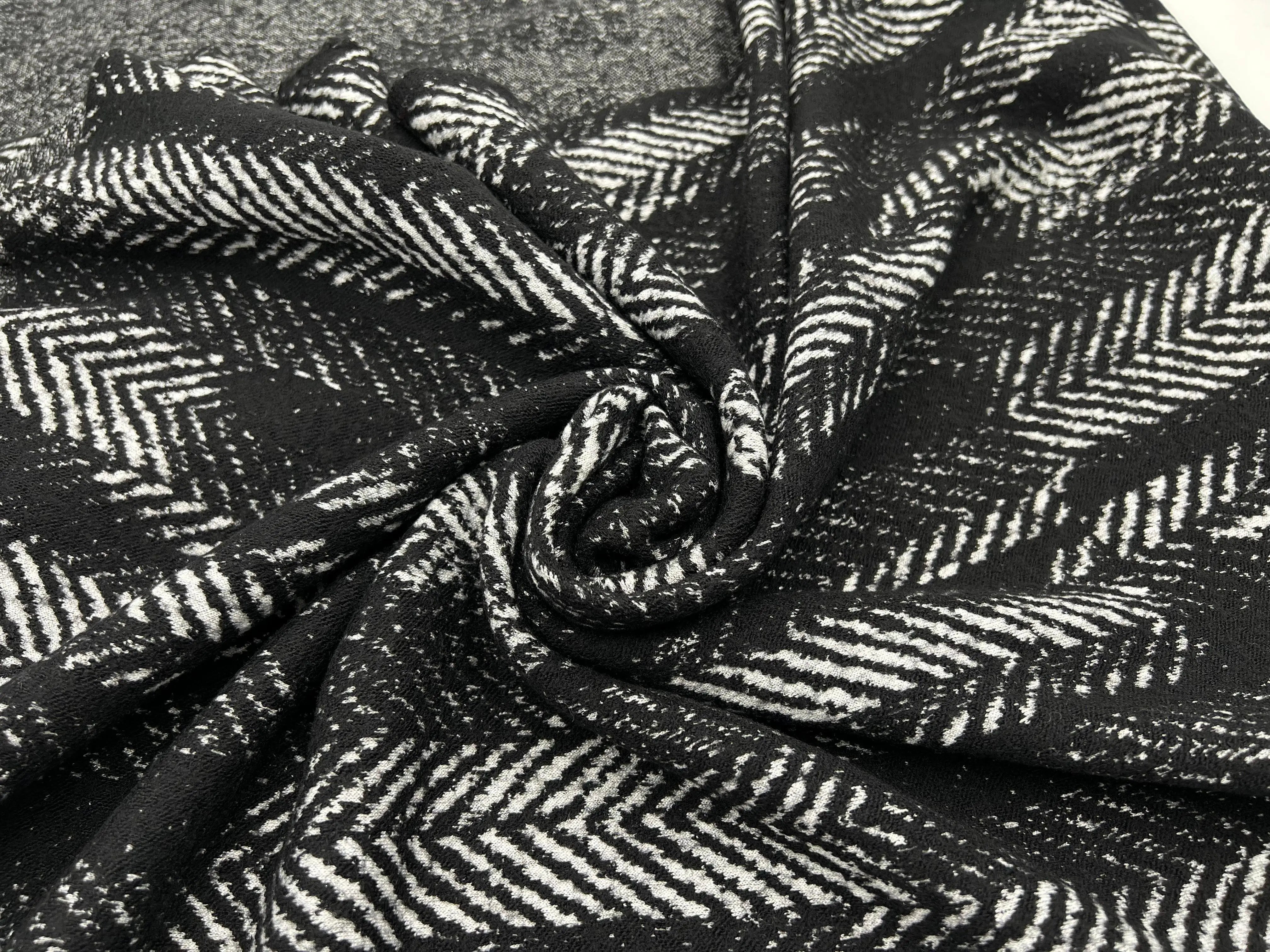 MAILLE JACQUARD BICOLORE MOTIF CHEVRONS - My Little Coupon - tissu - coudre