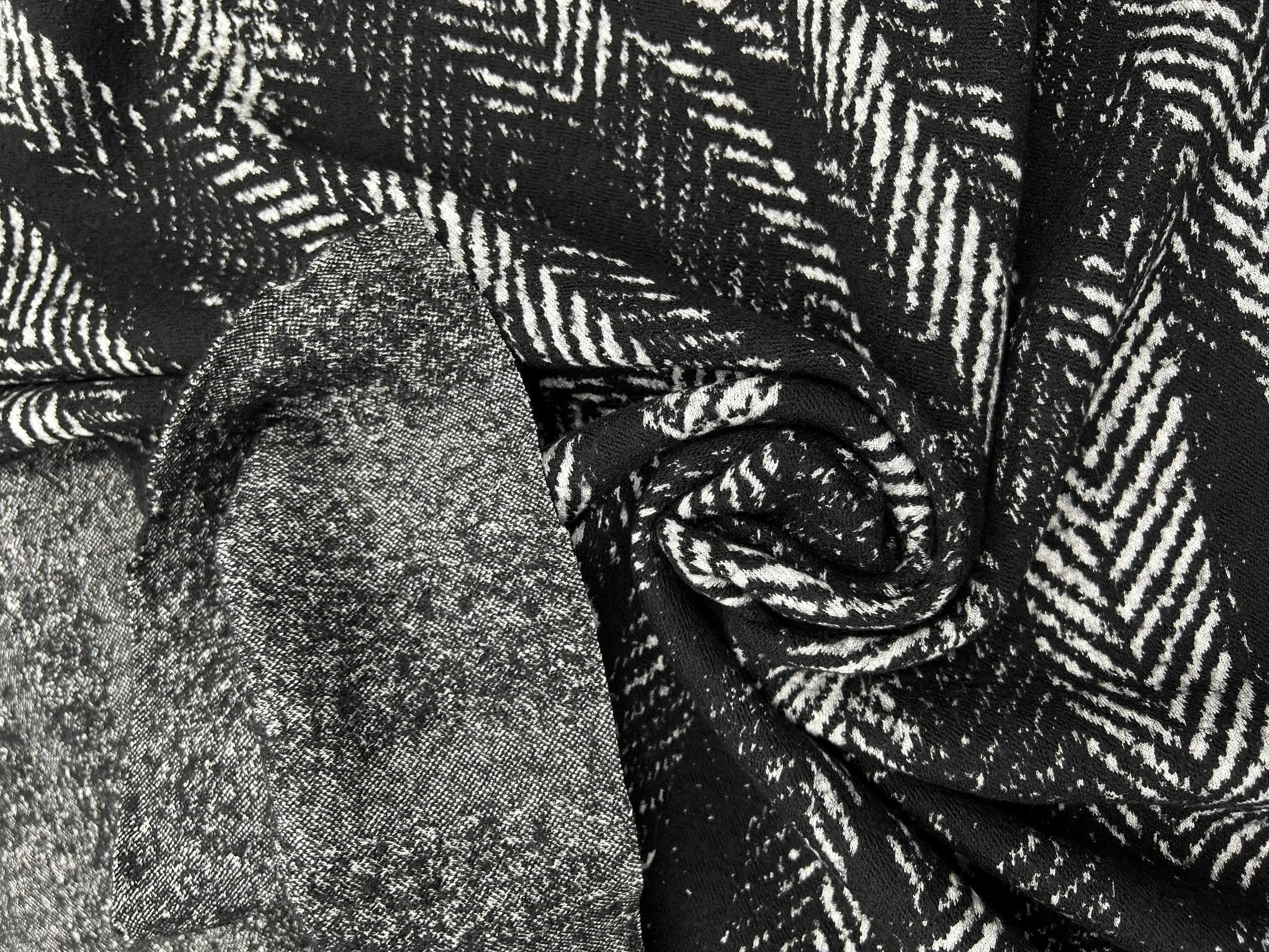 MAILLE JACQUARD BICOLORE MOTIF CHEVRONS - My Little Coupon - tissu - coudre