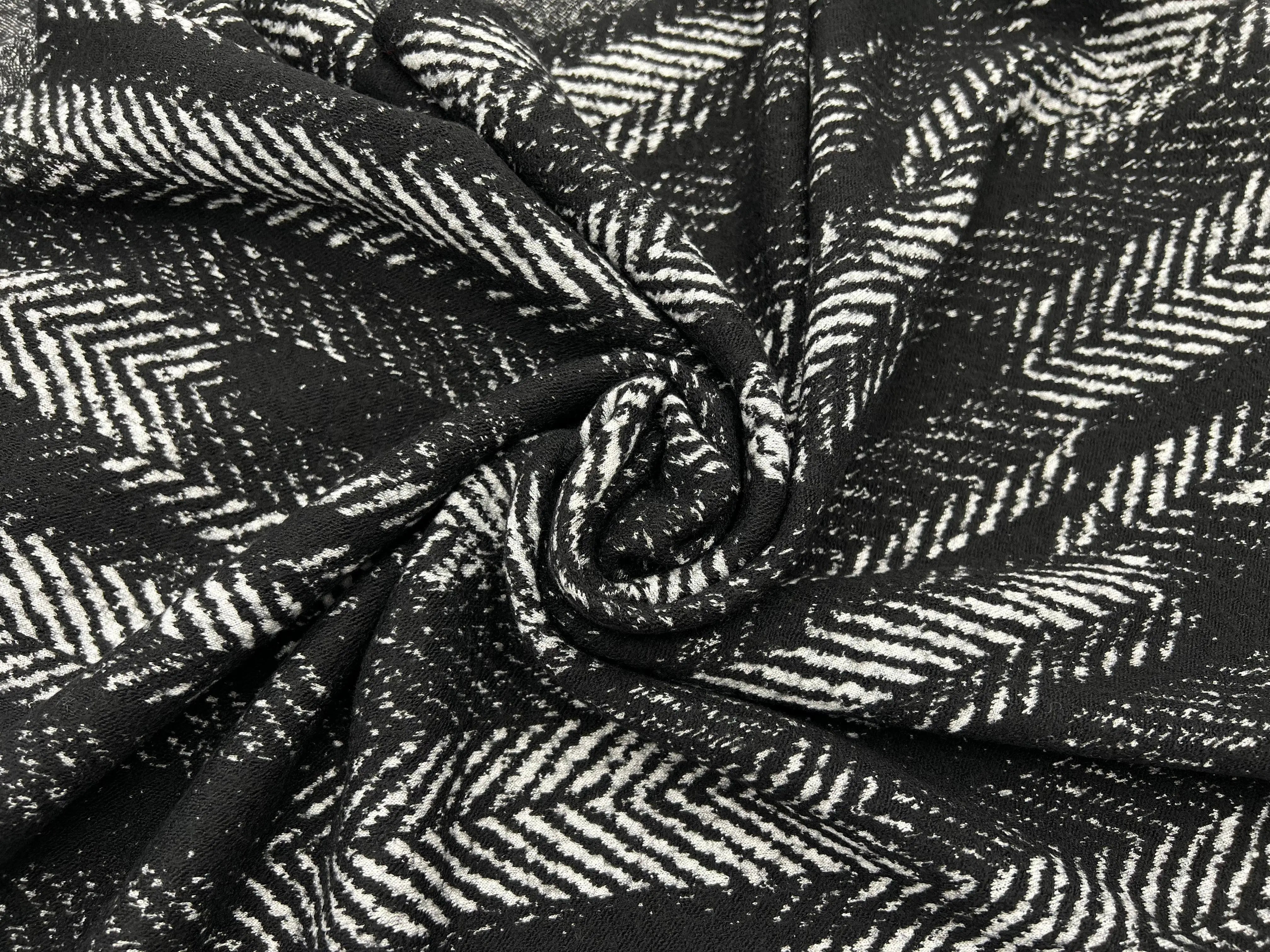 MAILLE JACQUARD BICOLORE MOTIF CHEVRONS - My Little Coupon - tissu - coudre