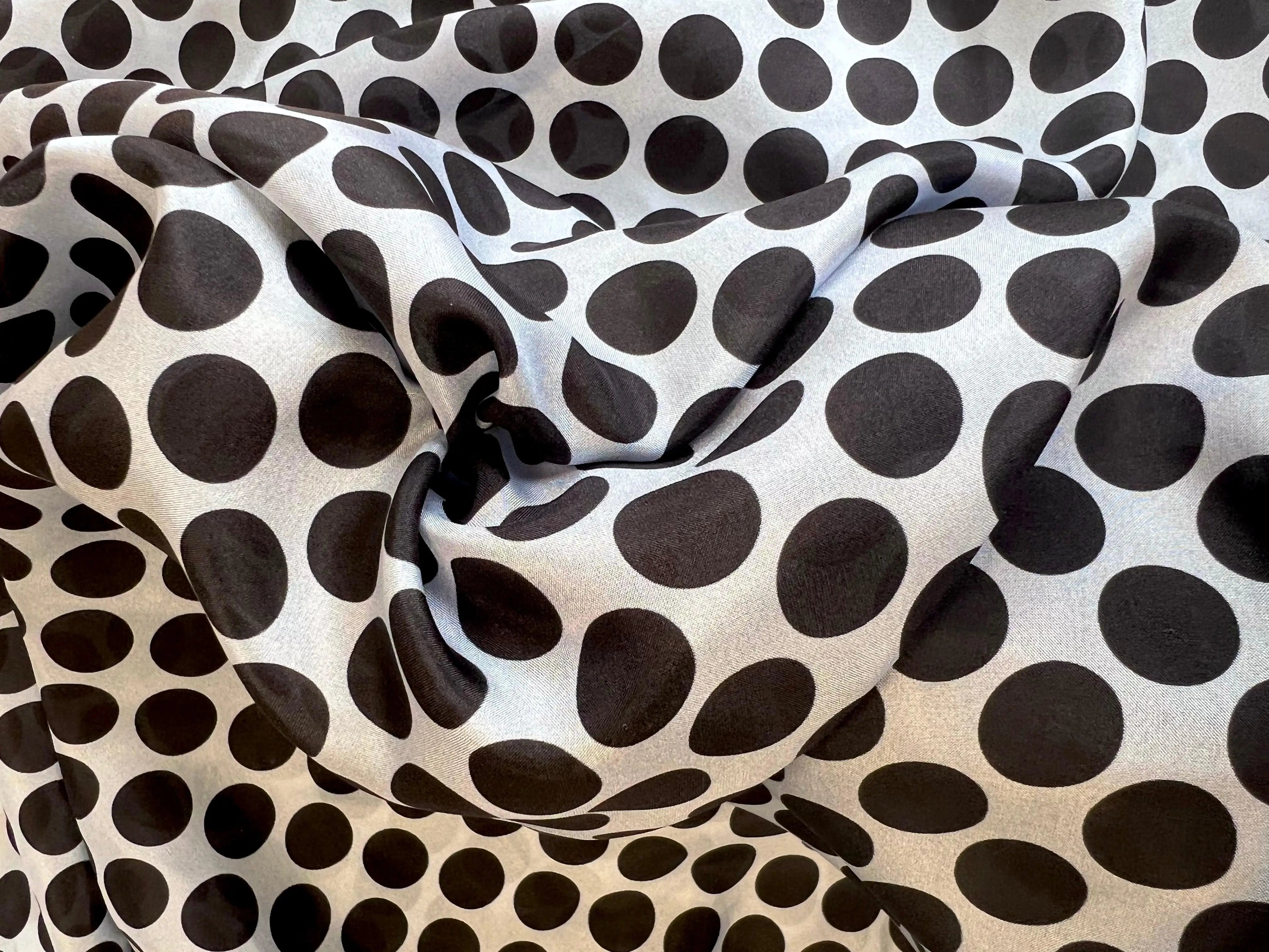 PONGÉ DE SOIE PASTILLE NOIRE SUR FOND BLEU - coupon de 3 mètres - My Little Coupon - tissu - coudre