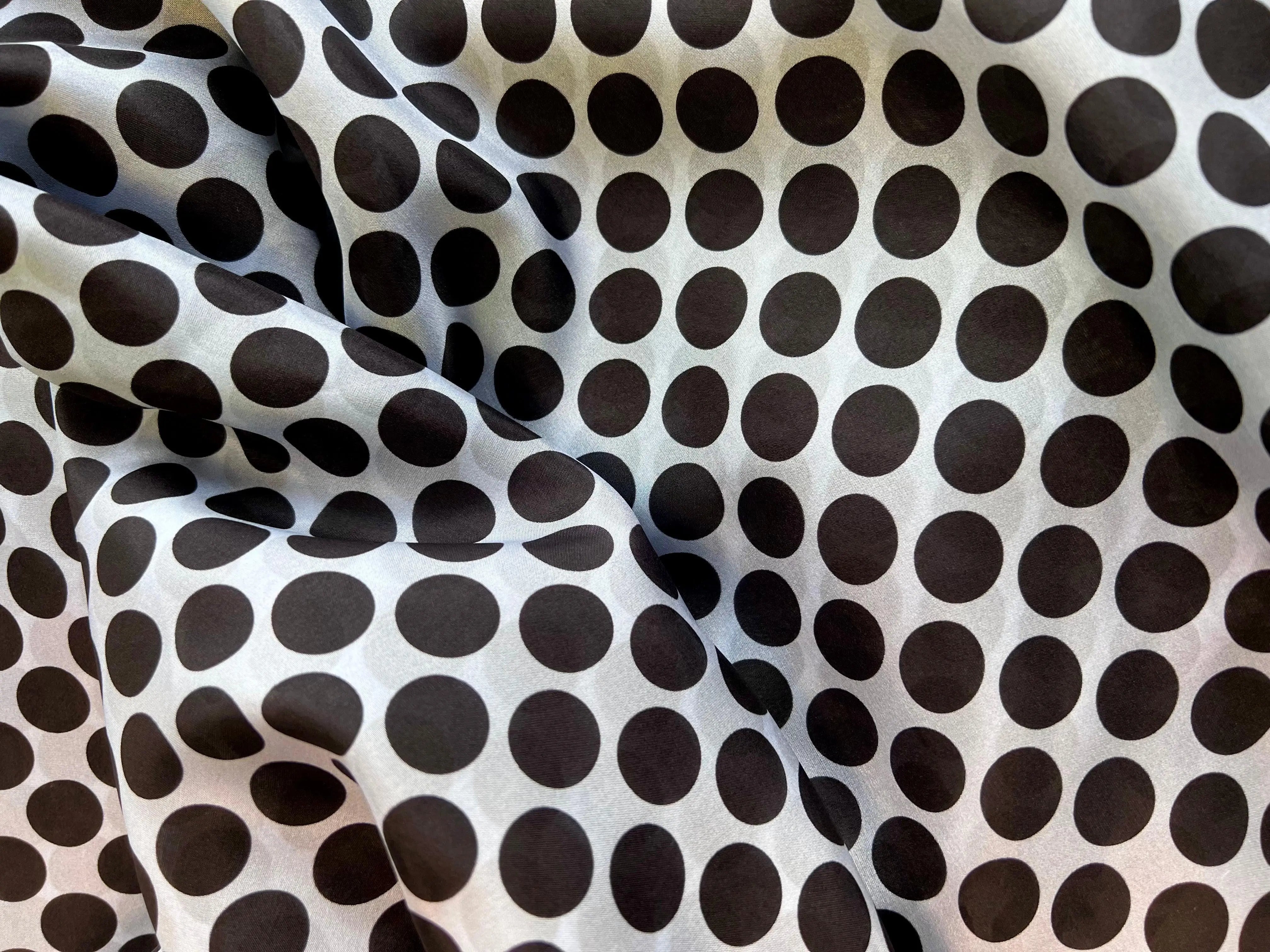 PONGÉ DE SOIE PASTILLE NOIRE SUR FOND BLEU - coupon de 3 mètres - My Little Coupon - tissu - coudre
