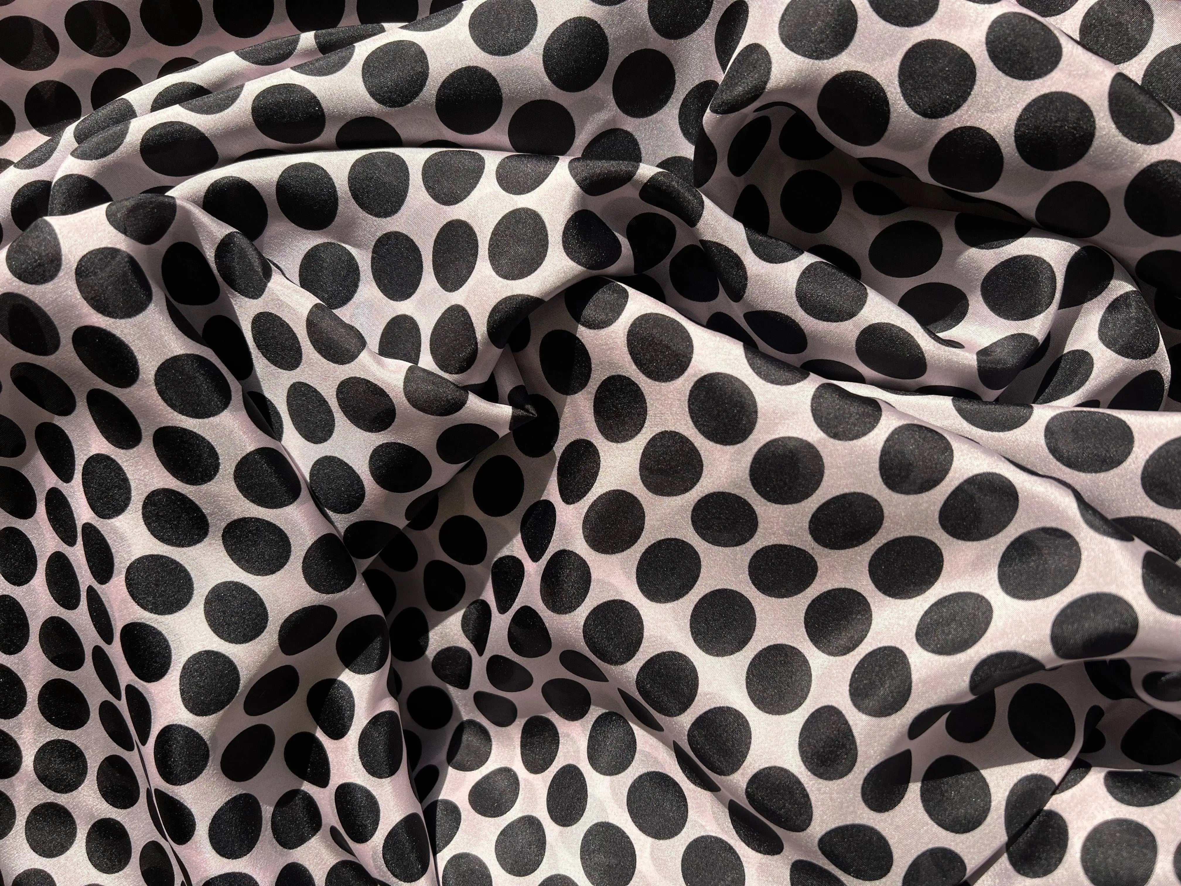 PONGÉ DE SOIE PASTILLES NOIRES SUR FOND ROSE - coupon de tissu de 3 mètres - My Little Coupon - tissu - coudre