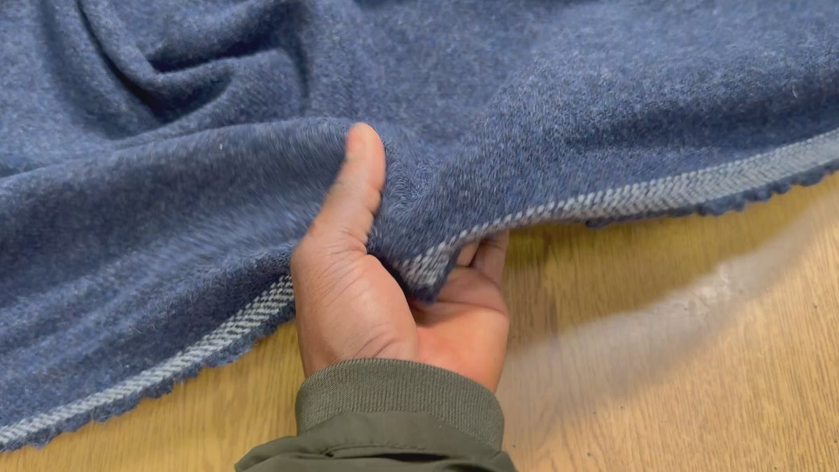 Vidéo du tissu laine tricotée feutrée bleu moucheté