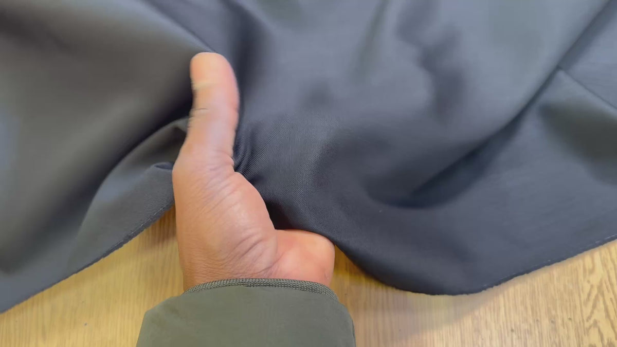 Vidéo du tissu draperie pure laine sergée fluide