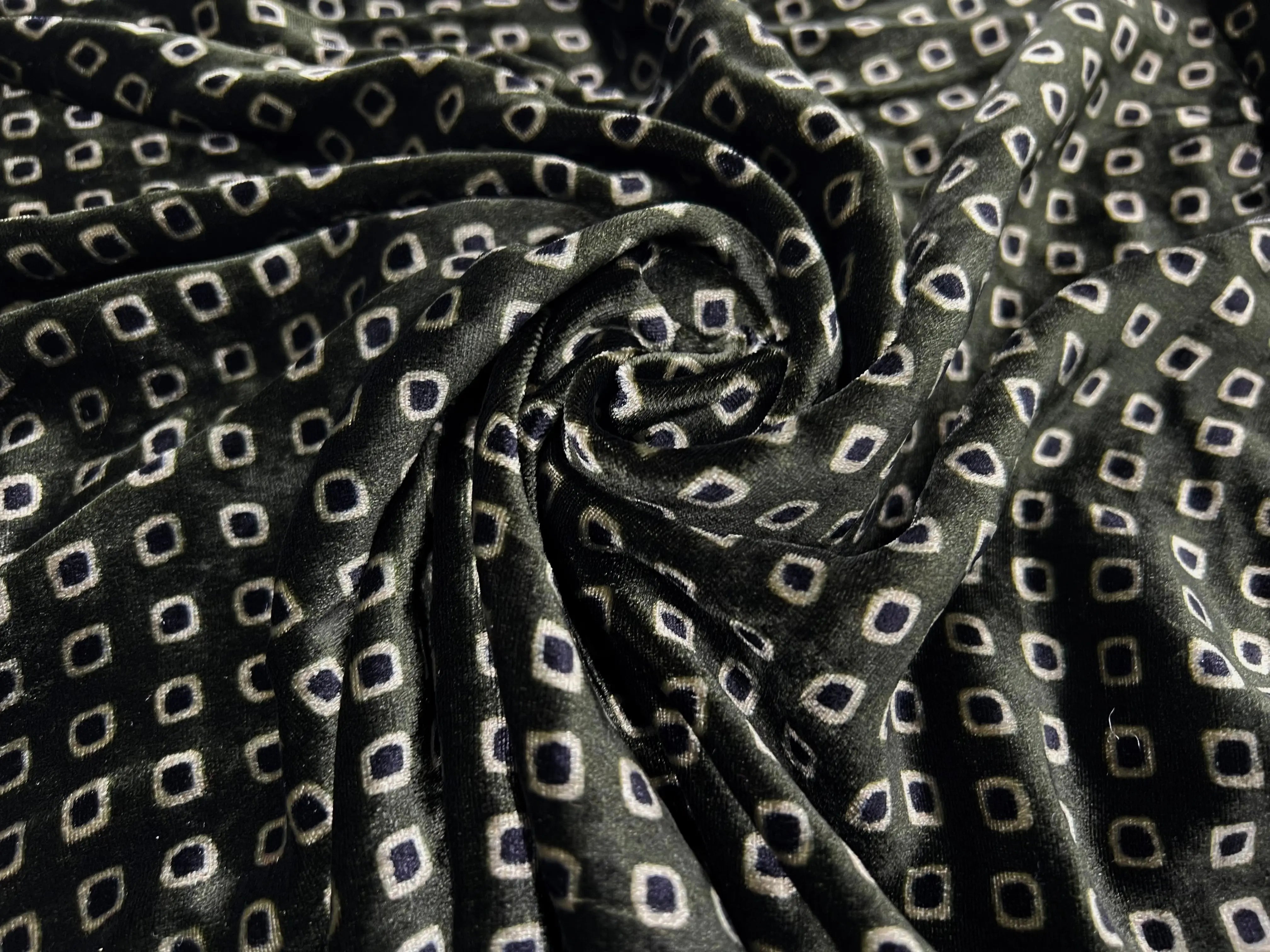 VELOURS LISSE FOND KHAKI FONCÉ PETITS MOTIFS - My Little Coupon - tissu - coudre