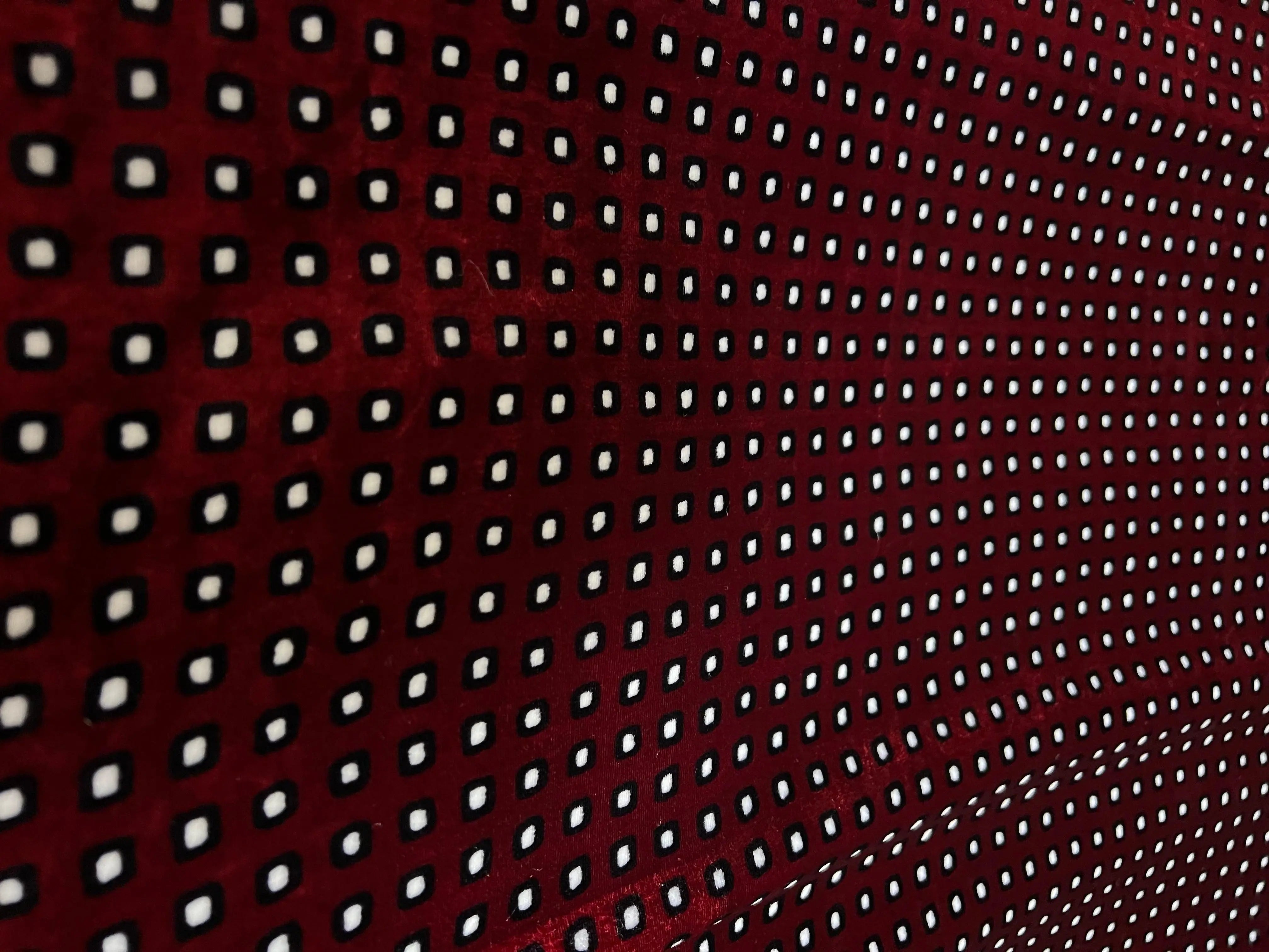 VELOURS LISSE FOND ROUGE PETITS MOTIFS 18% SOIE - coupon de 3 mètres - My Little Coupon - tissu - coudre